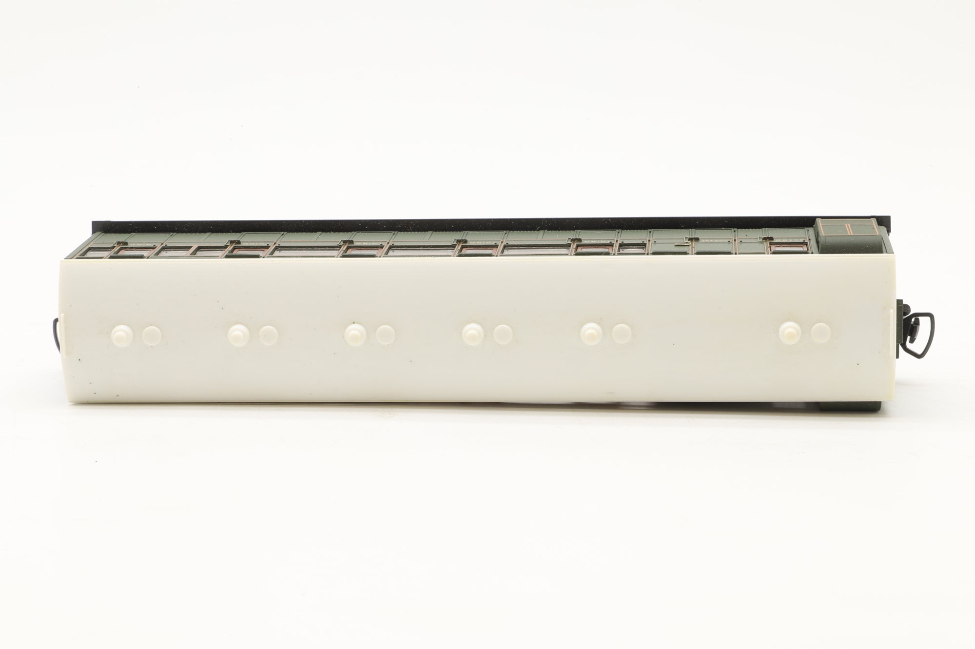 PECO OO-9 GR-401A/421A Rake of 2x Narrow Gauge Coaches in SR Green