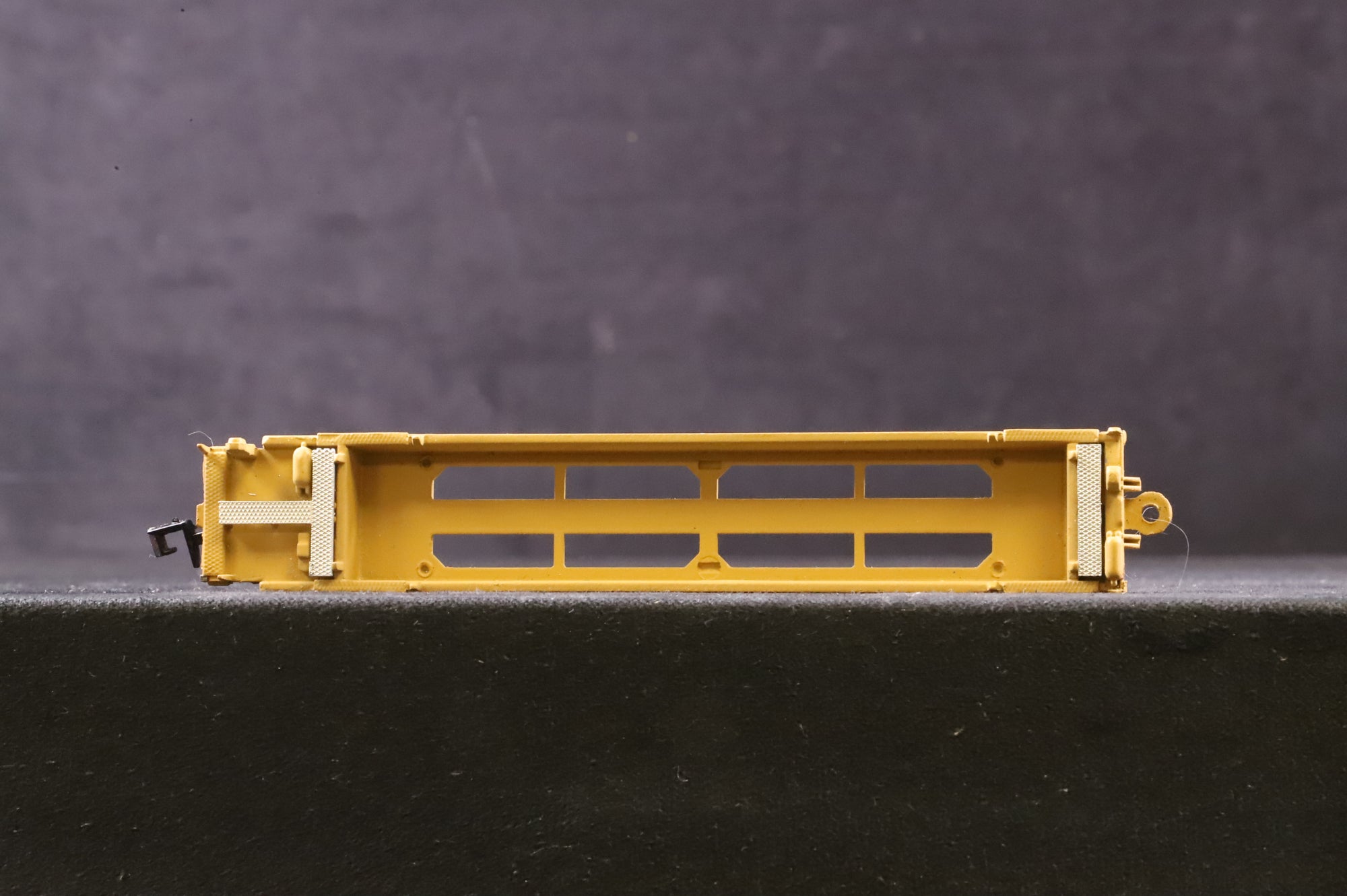 WORKSHOP Walthers N Gauge 932-8108 Thrall 5-Unit Articulated Double Stack Car No.72855 in TTX Livery