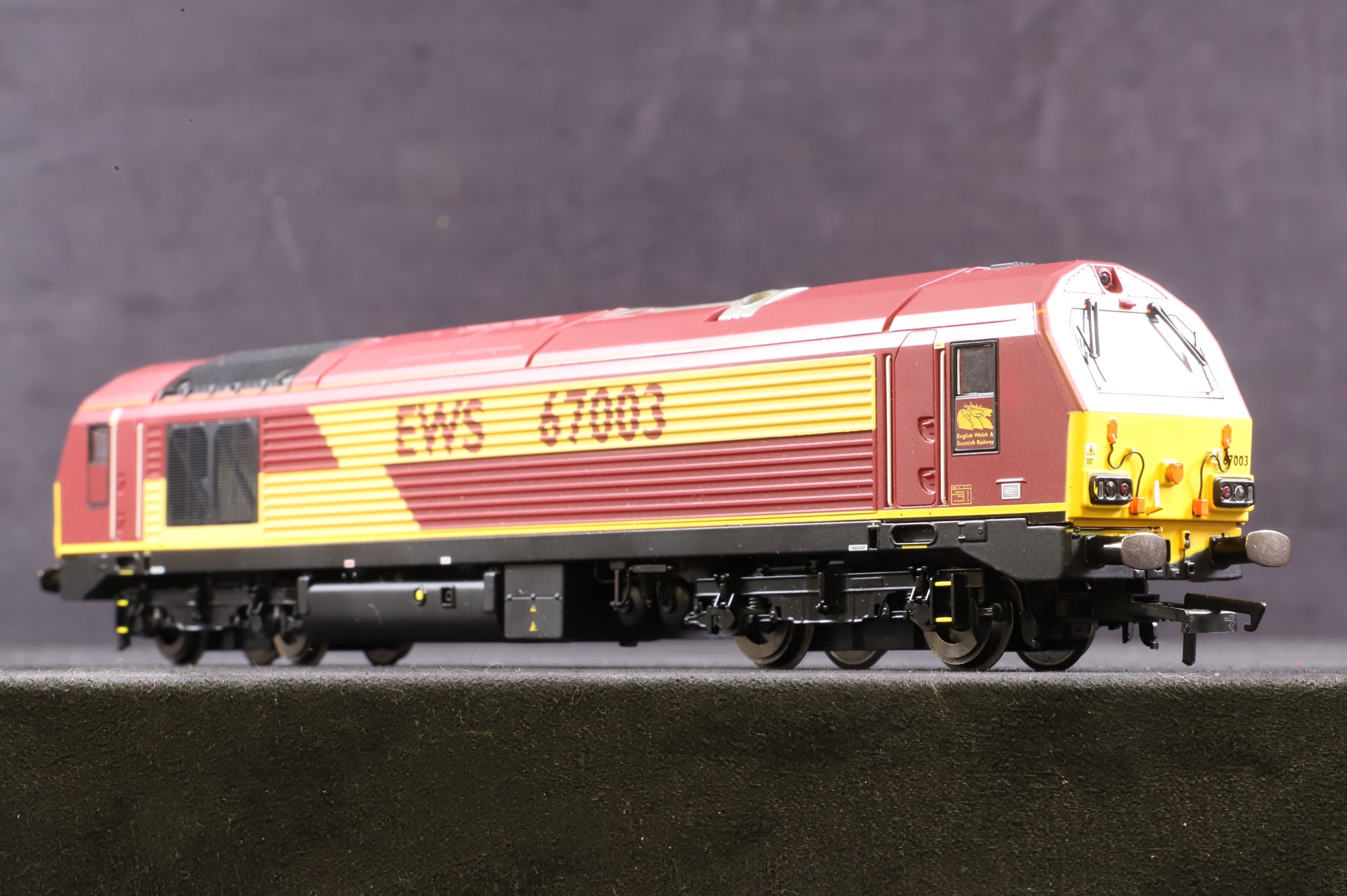 Hornby OO R3399 EWS Freight Train Pack W/Class 67 EWS & 5 MHA Open Wagons