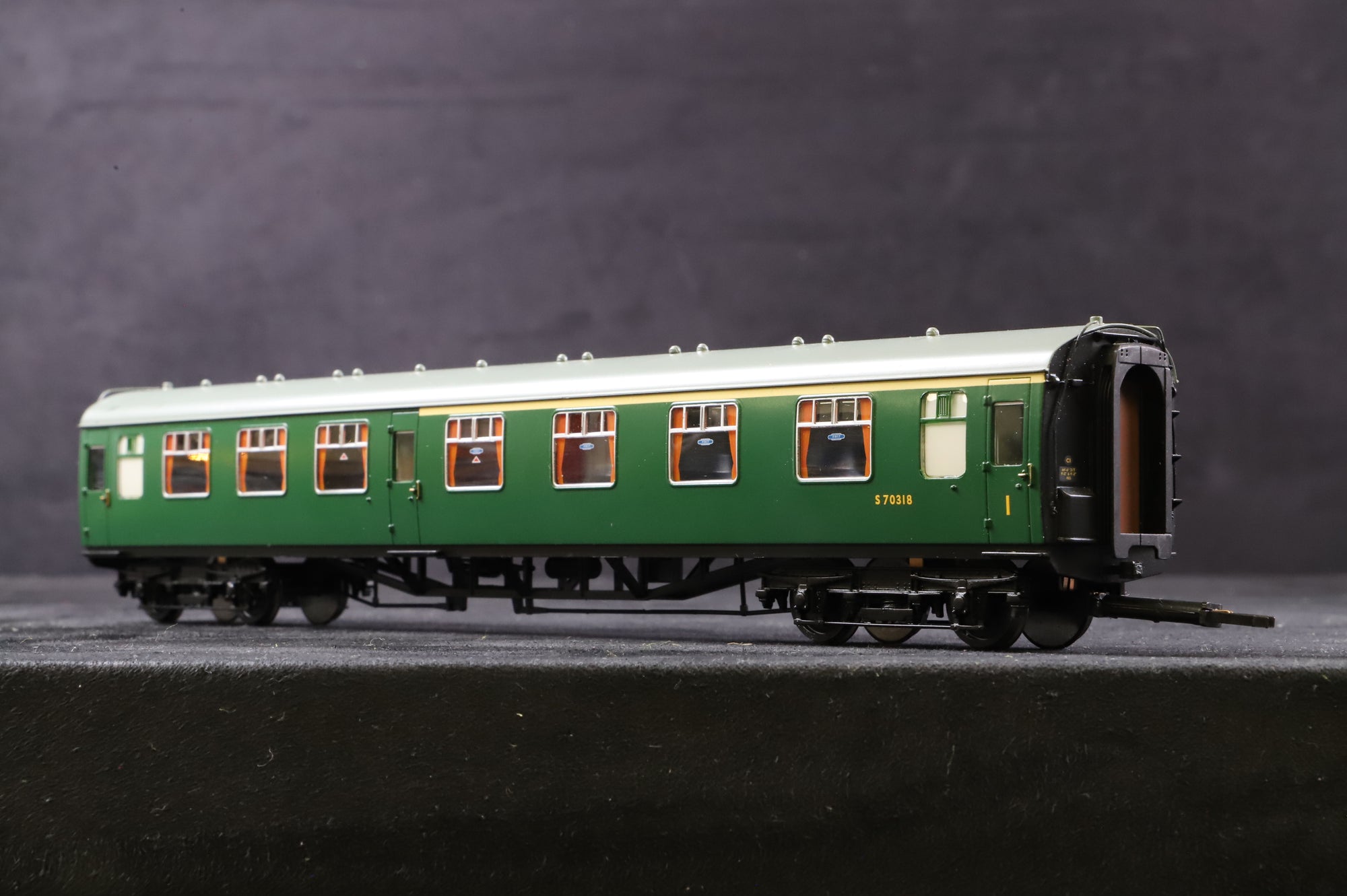 Bachmann 31-426 4CEP EMU '7126' Late SR Multiple Unit Green, DCC Fitted