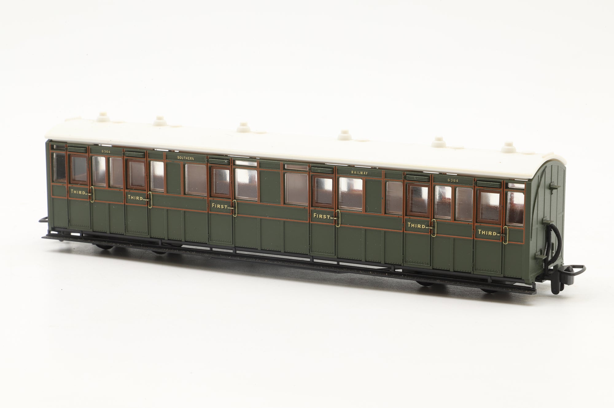 PECO OO-9 GR-401A/421A Rake of 2x Narrow Gauge Coaches in SR Green