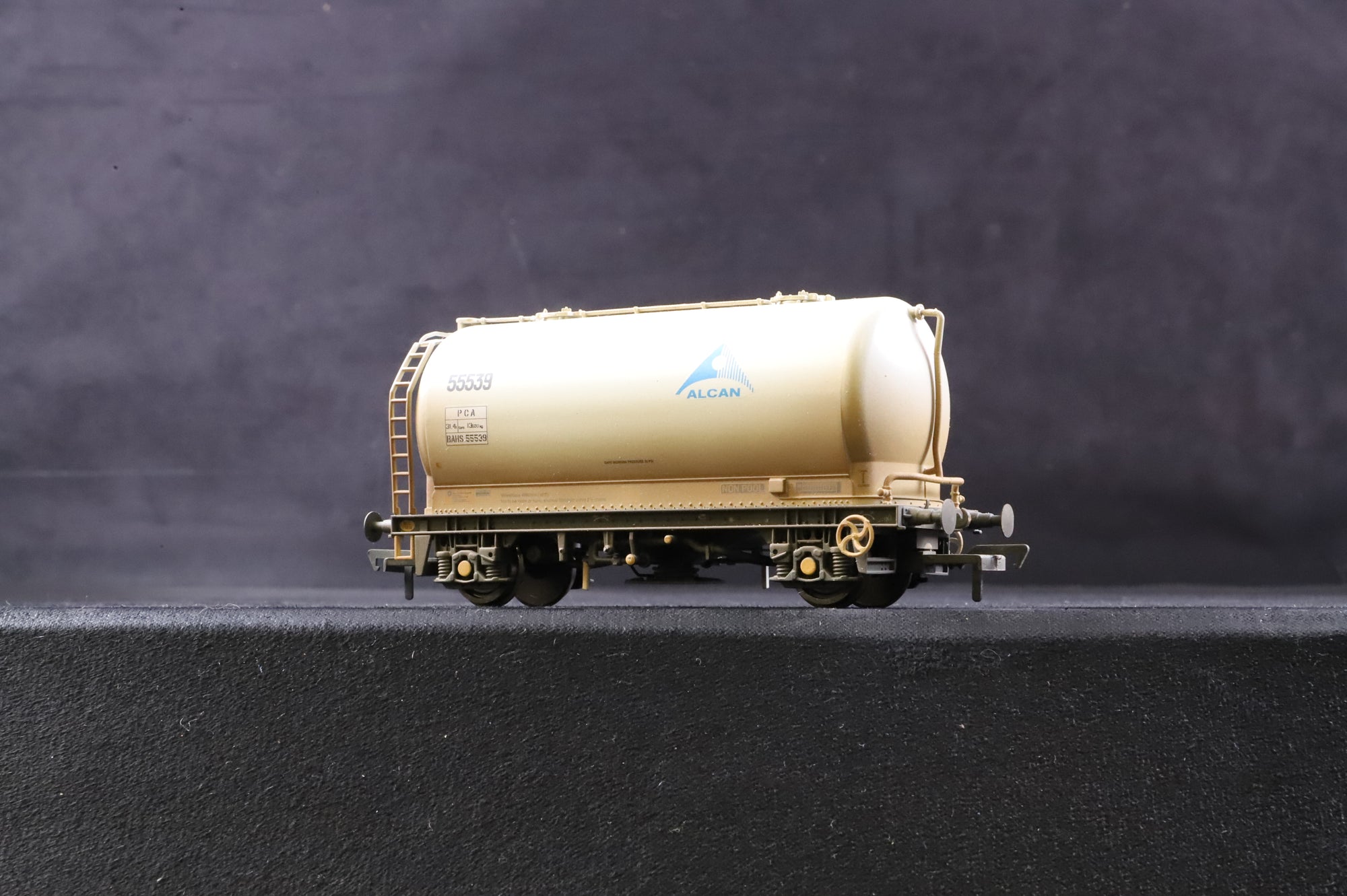 Bachmann OO Rake of 6 PCA Metalair Grey Wagons, Weathered, 38-652x5 & 651