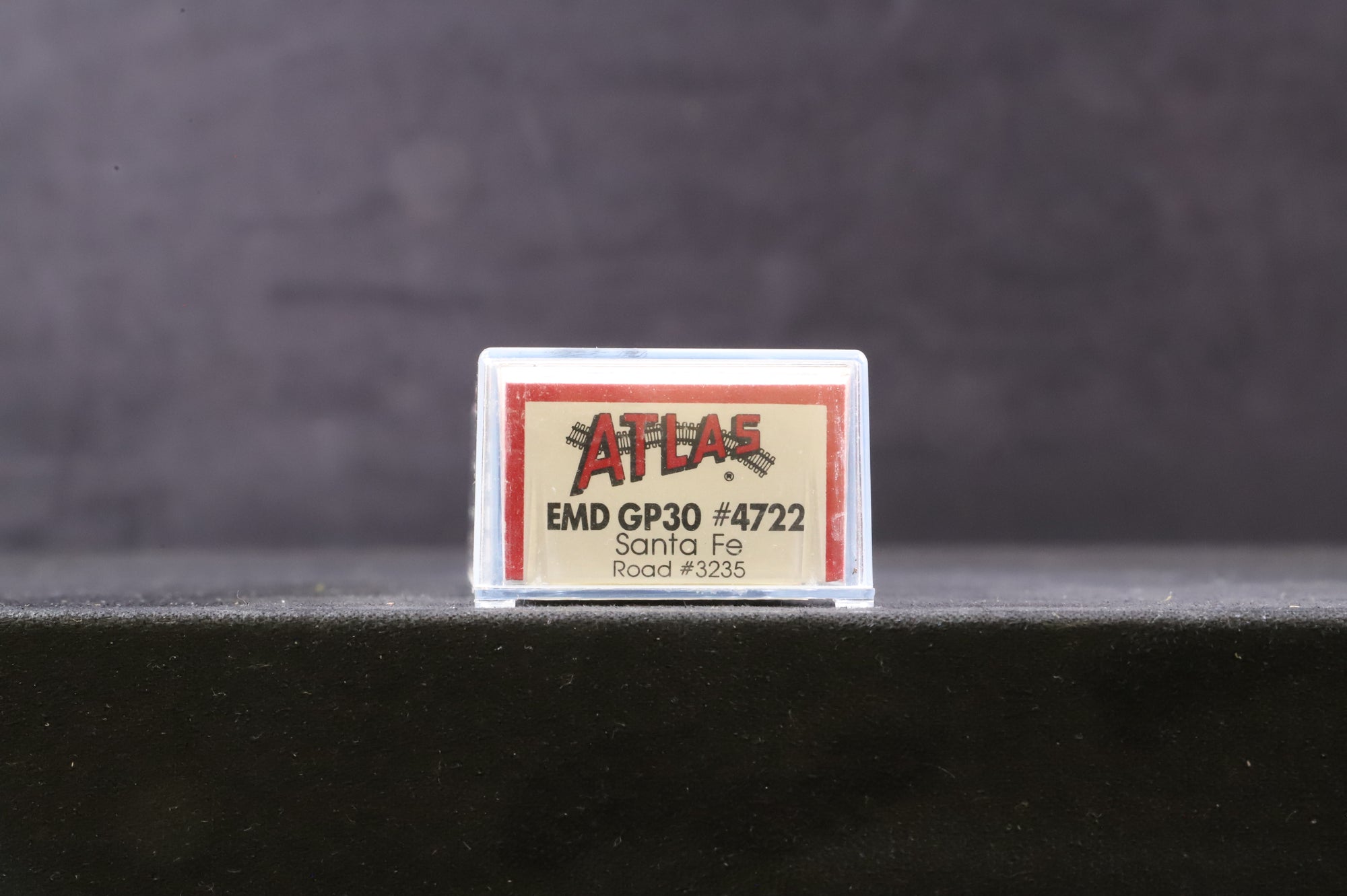 Atlas N Gauge 4722 EMD GP30 No.3235 in Santa Fe Livery