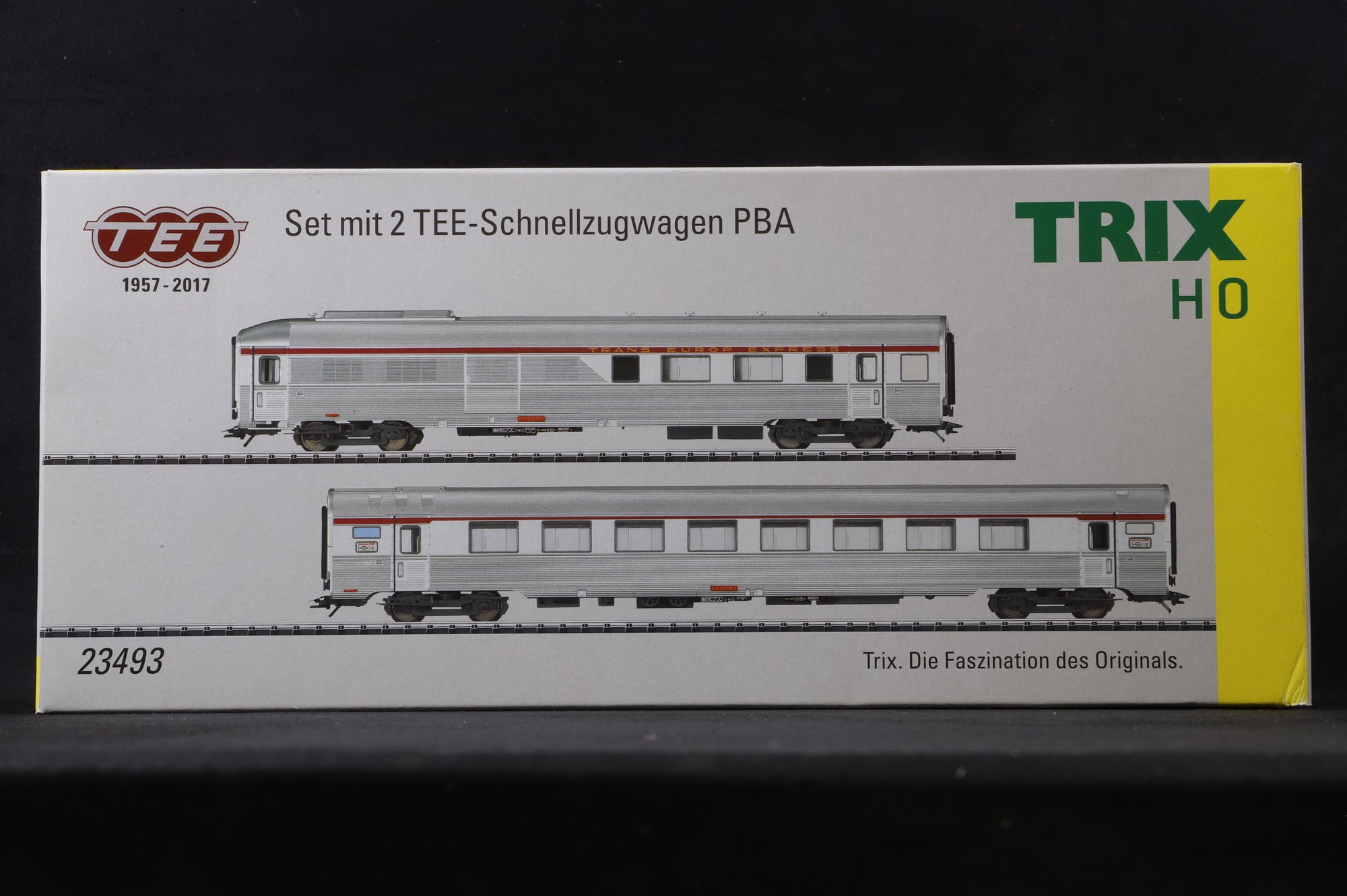 Trix HO 23493 2 Pack PBA TEE Express Train Passenger Cars