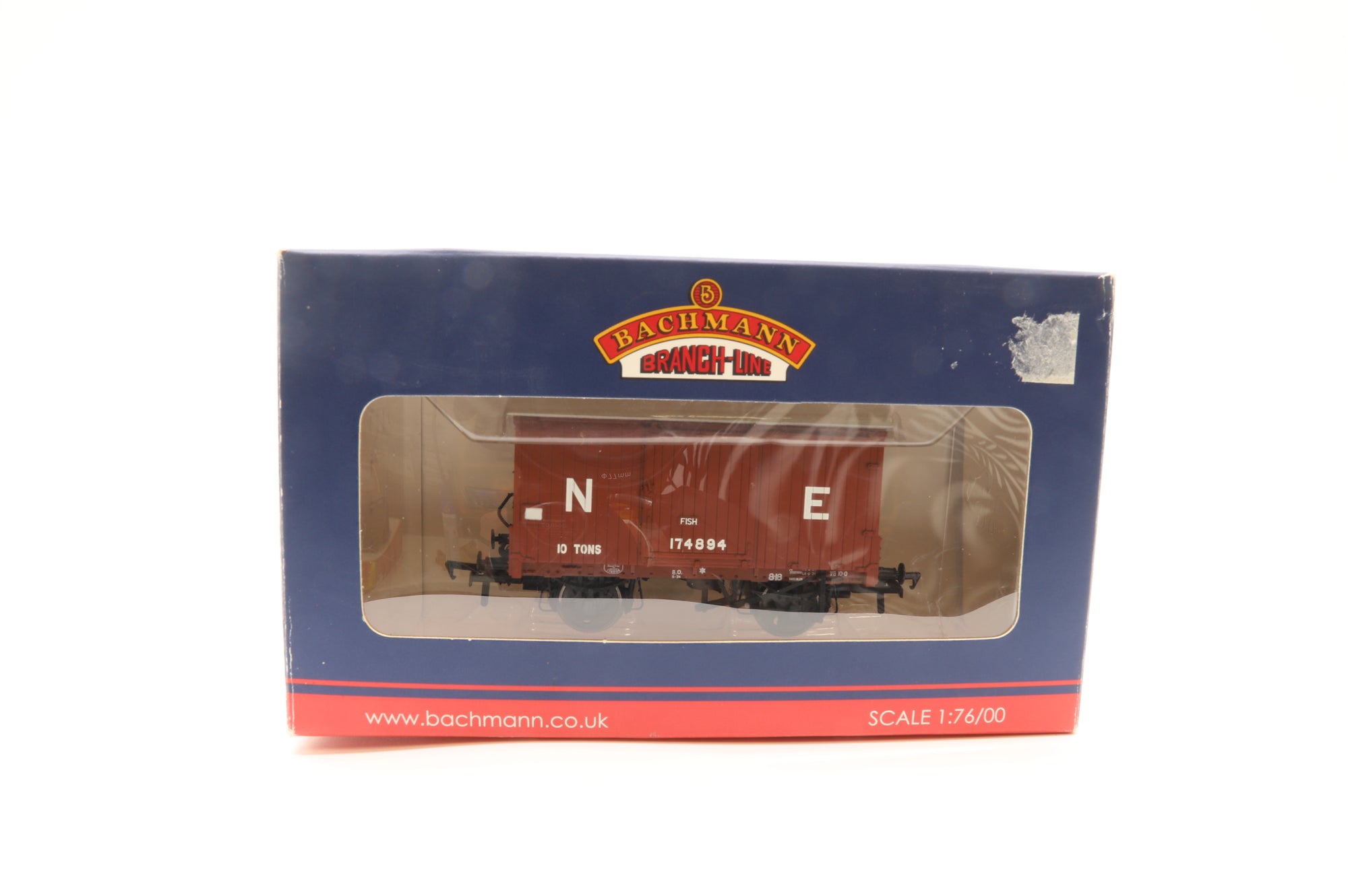 Bachmann OO Rake of 8 10T Fish Van LNER Oxide & 20T Brake Van Brown Inc.38-575& 38-575A
