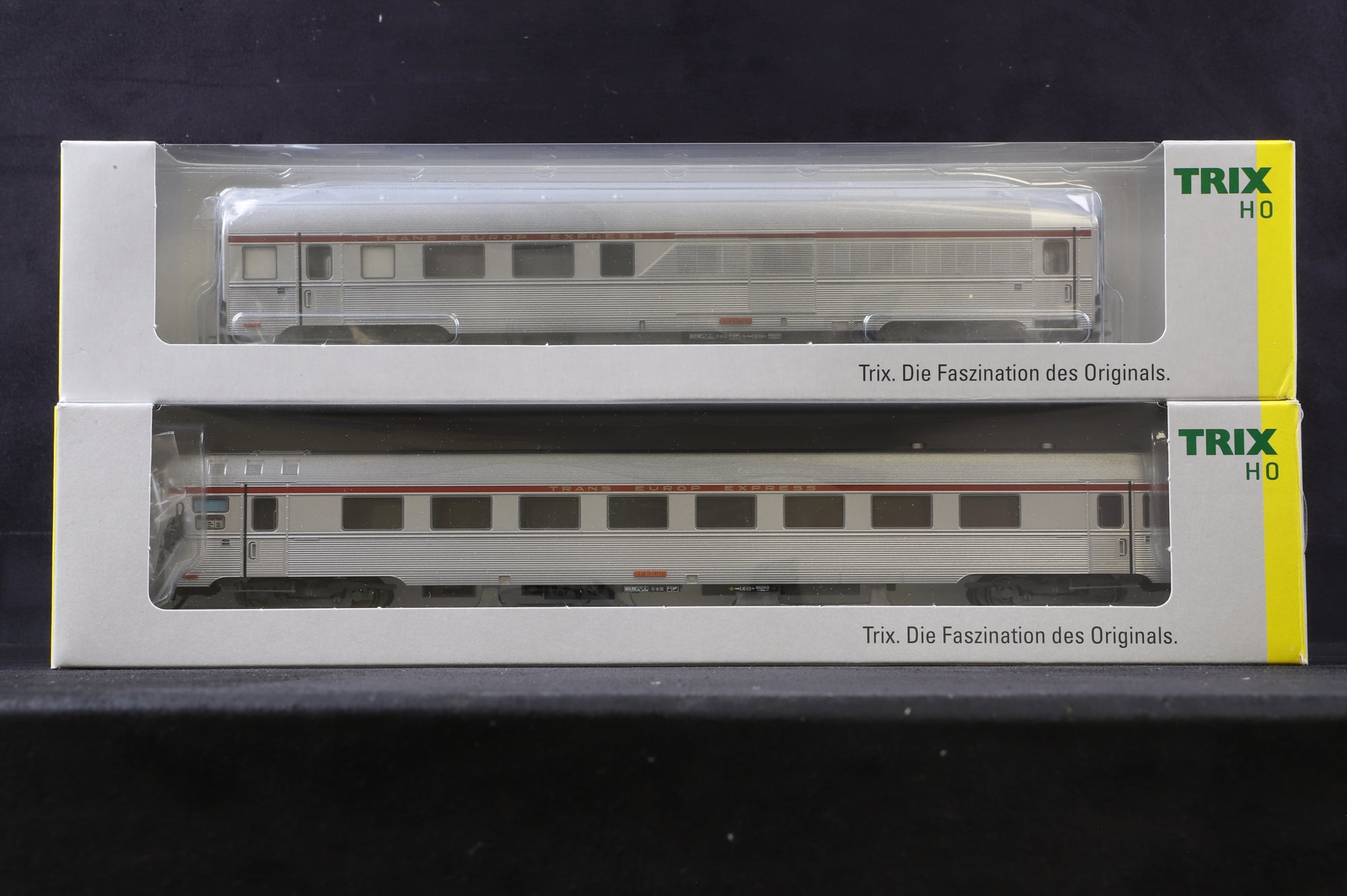 Trix HO 23493 2 Pack PBA TEE Express Train Passenger Cars
