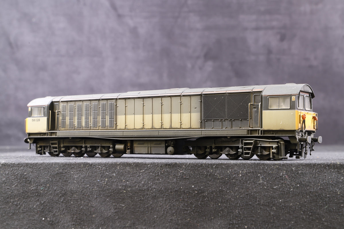 Heljan OO 5826 Class 58 &#39;58028&#39; Triple Grey, Olivias Trains, Professionally Weathered