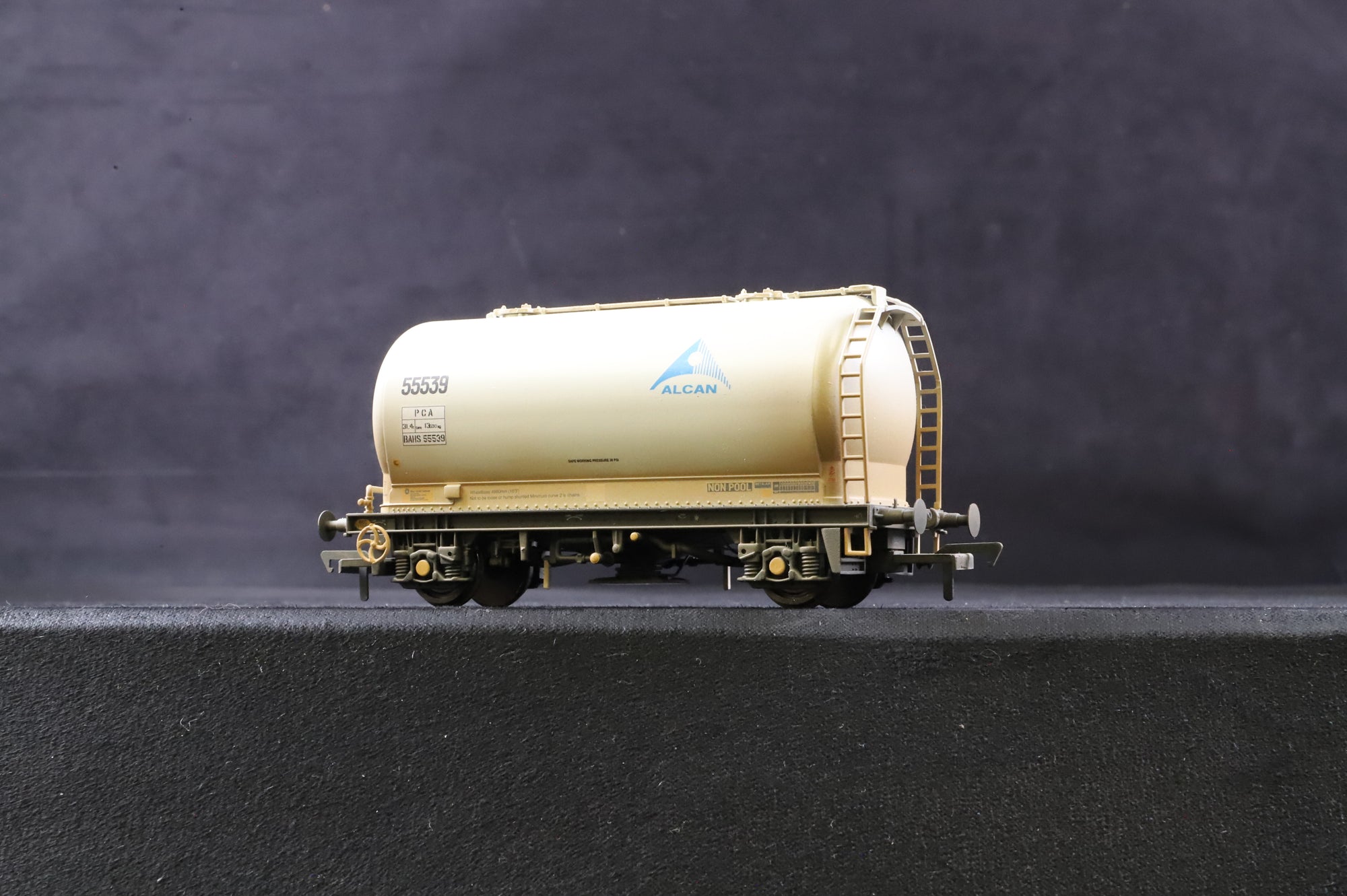 Bachmann OO Rake of 6 PCA Metalair Grey Wagons, Weathered, 38-652x5 & 651