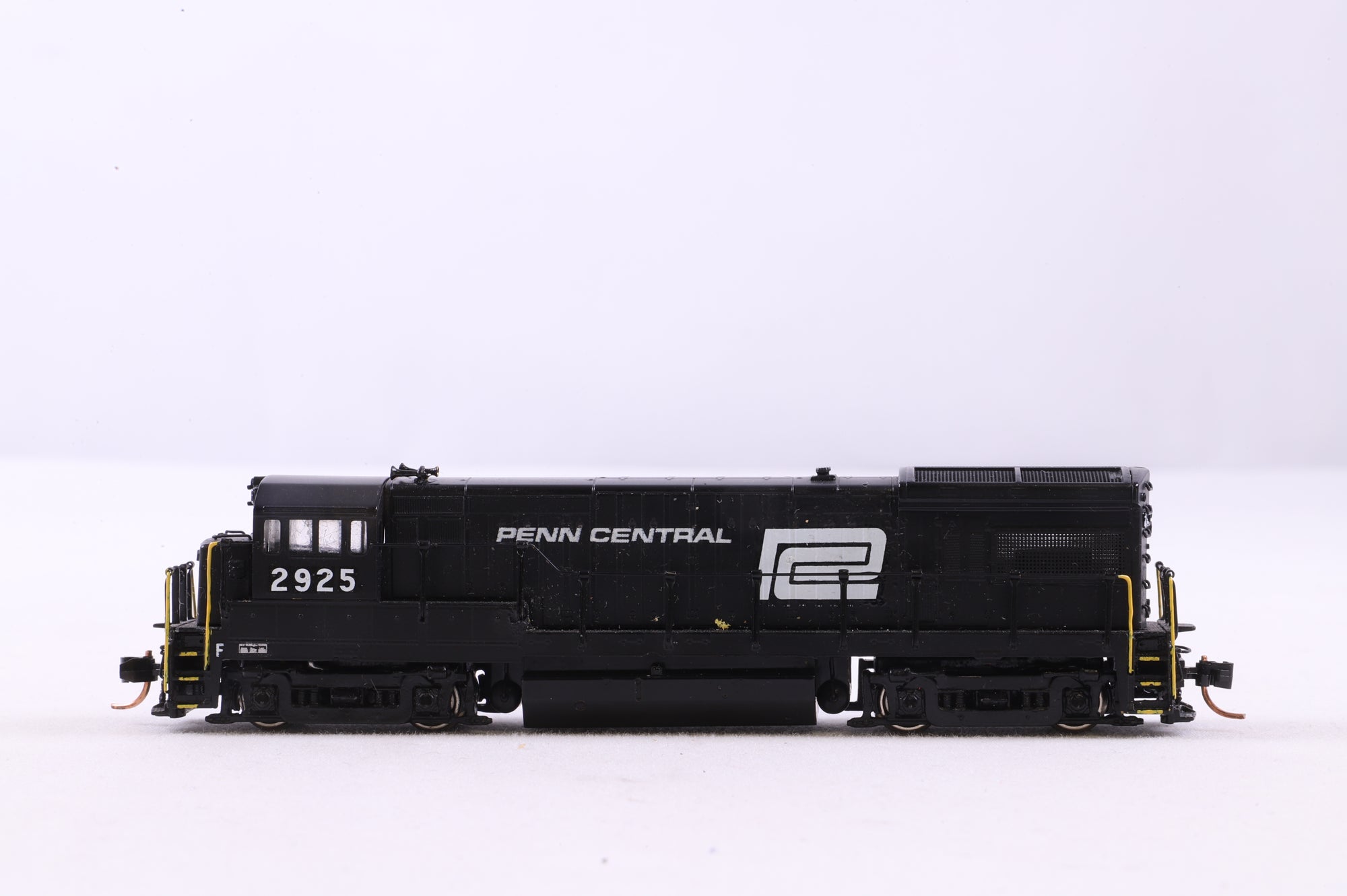 Hallmark Models N U33B '2925' Penn Central, Factory Painted