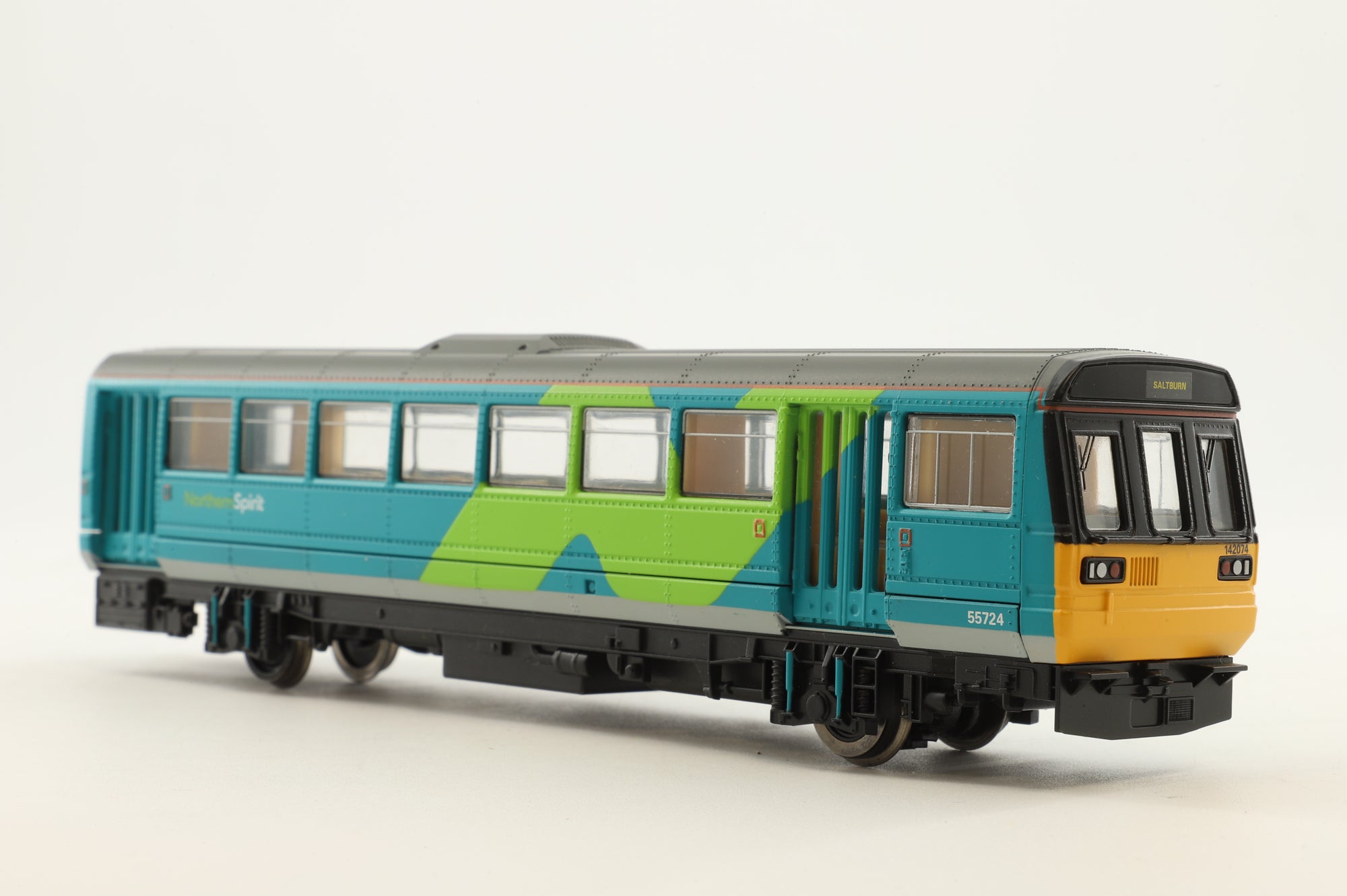 Hornby OO R2161 Pacer 2-Car DMU Northern Spirit Class 142 Railbus