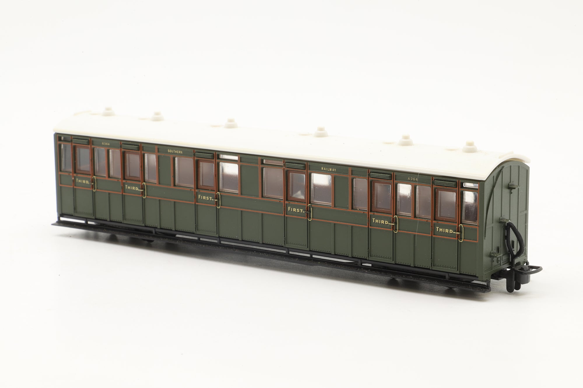 PECO OO-9 GR-401A/421A Rake of 2x Narrow Gauge Coaches in SR Green