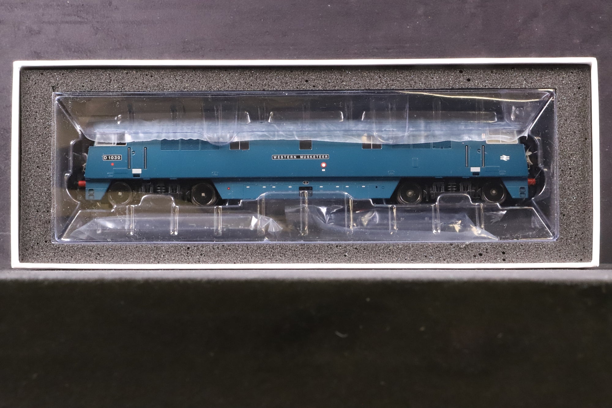 Heljan OO 5219 Class 52 Diesel 'D1030' 'Western Musketeer' Blue Small Yellow Panels