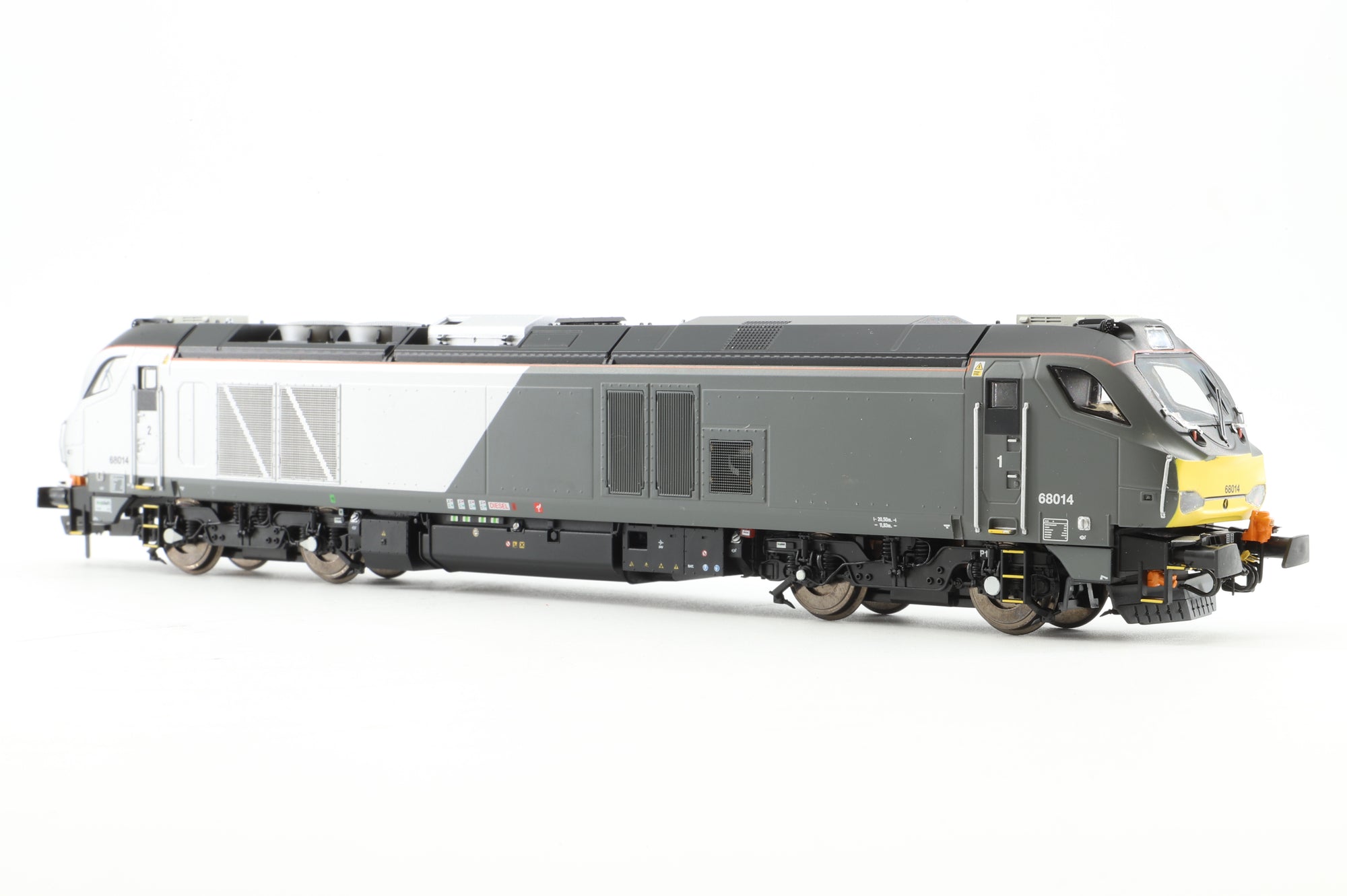 WORKSHOP Dapol OO 4D-022-004 Class 68 68014 in Chiltern Livery