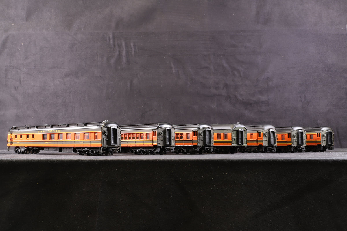 Spectrum HO Rake of 7 Great Northern Coaches, Inc. 89031, 32, 33, 34, 35, 36 &amp; 37