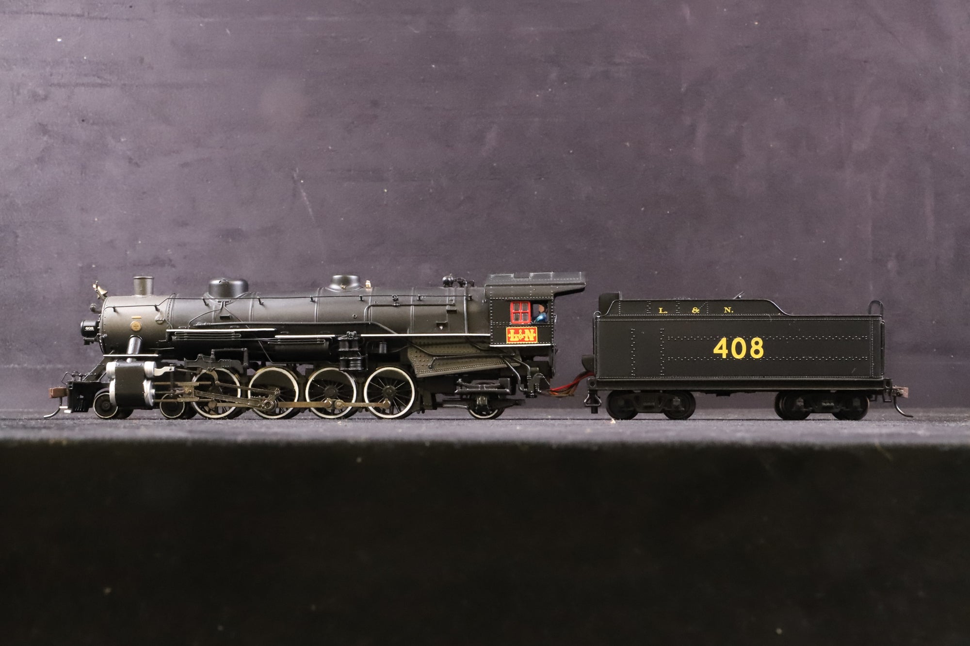 Spectrum HO 81608 Ultra Light 4-8-2 Mountain Loco No. 408 in L&N Black