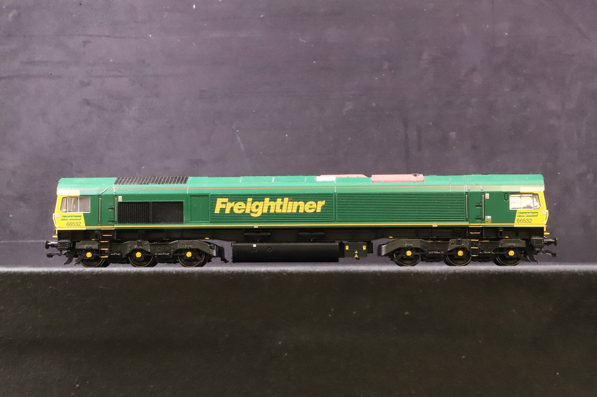 Bachmann OO 32-732 Class 66 66532 in Freightliner Livery