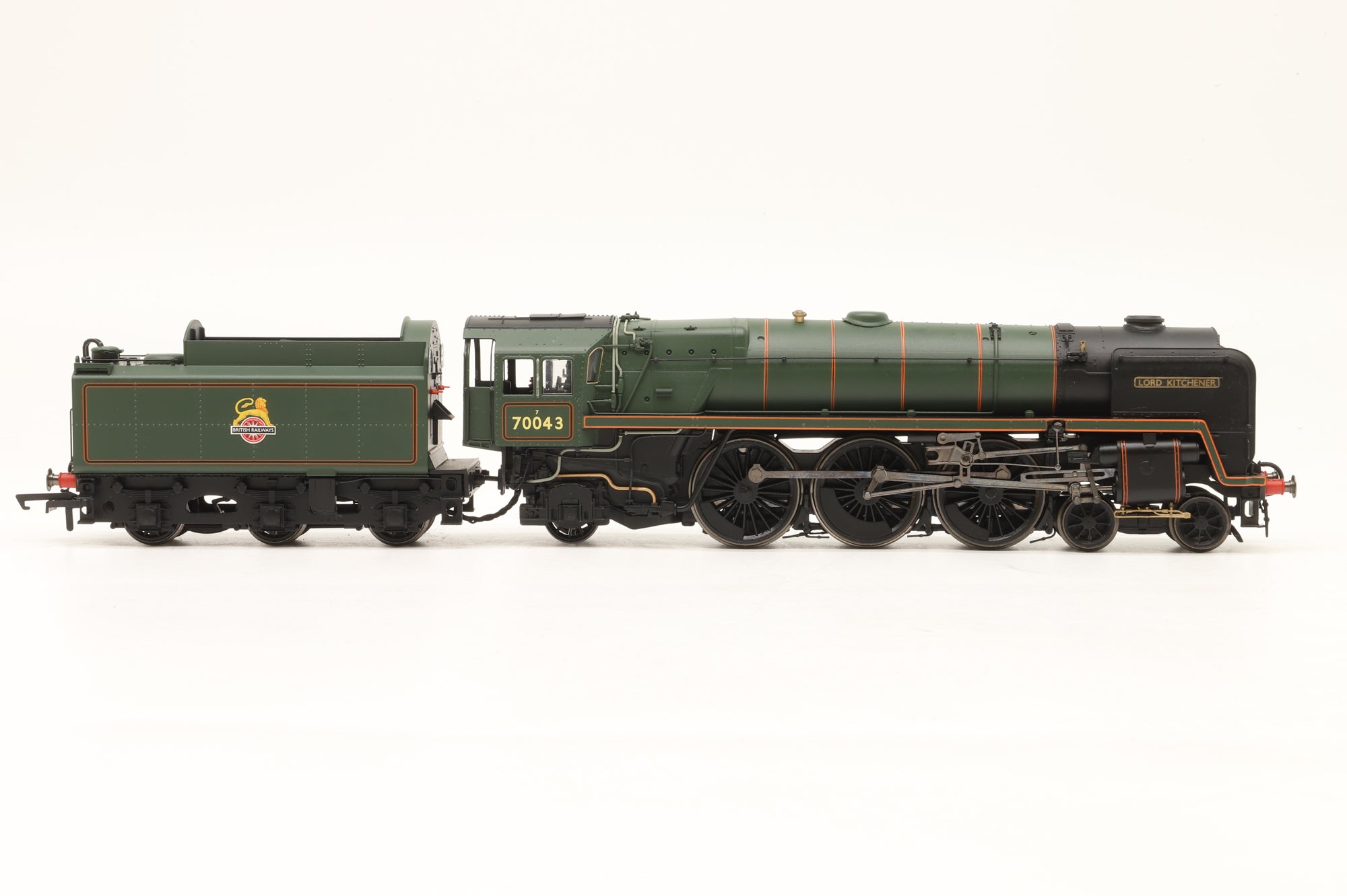 Hornby OO R3294 BR (Early) 4-6-2 Britannia Class No. 70043 'Lord Kitchener'