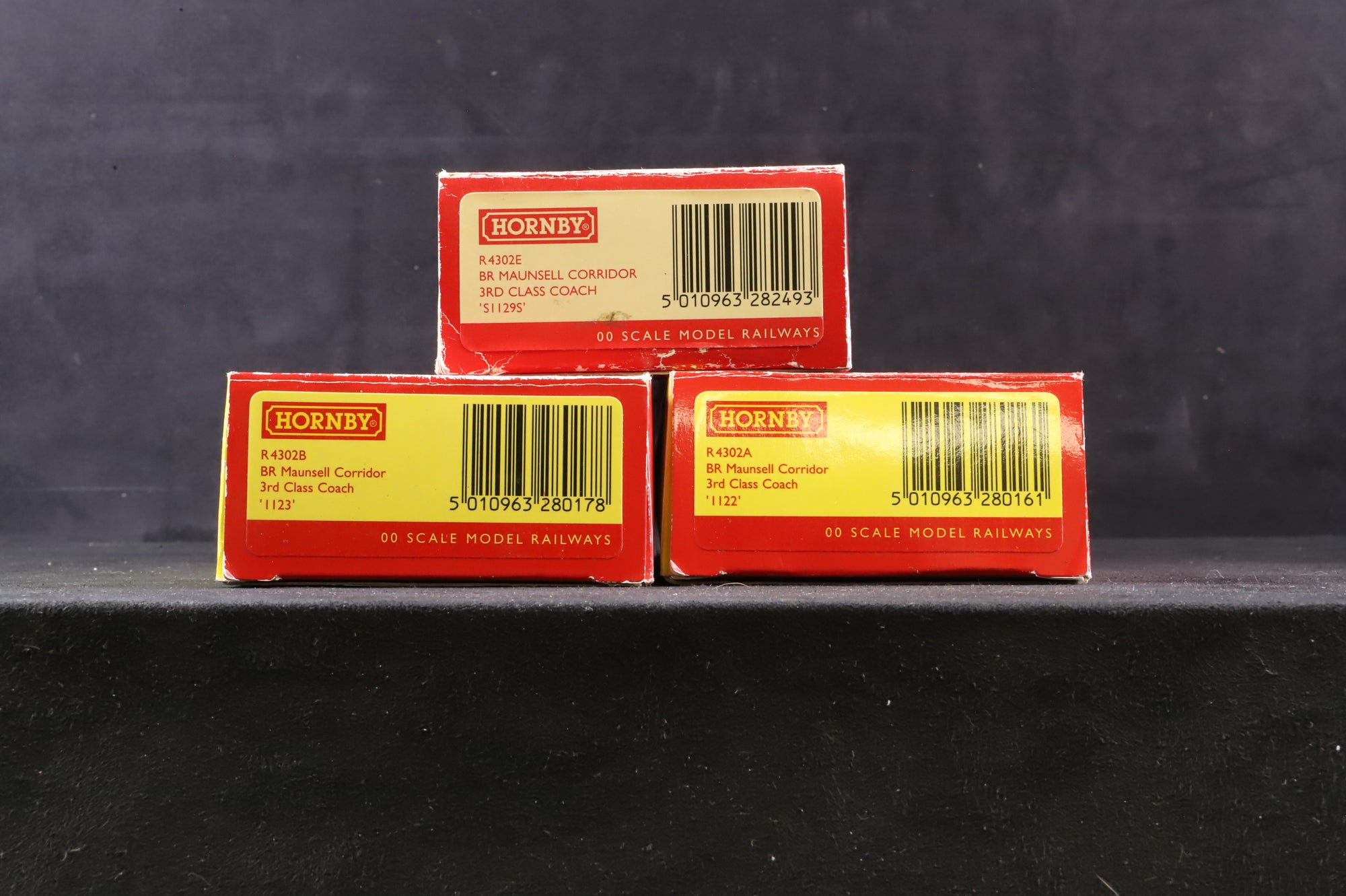 Hornby OO Rake of 3 BR Maunsell 3rd Class Corridor Coaches, Inc. R4302E, R4302A & R4302B