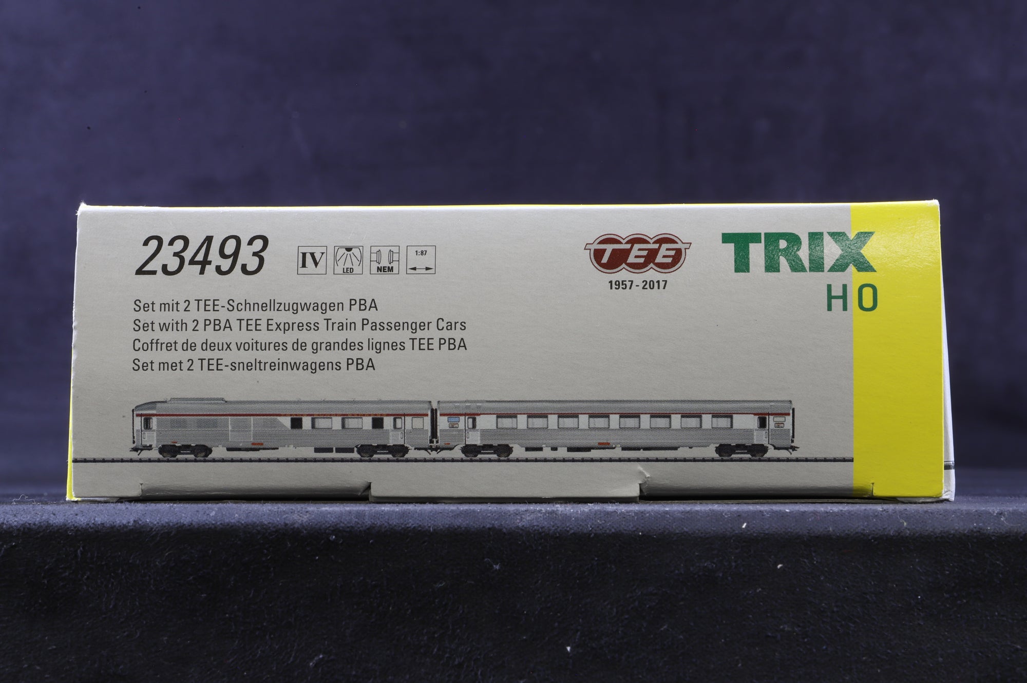 Trix HO 23493 2 Pack PBA TEE Express Train Passenger Cars