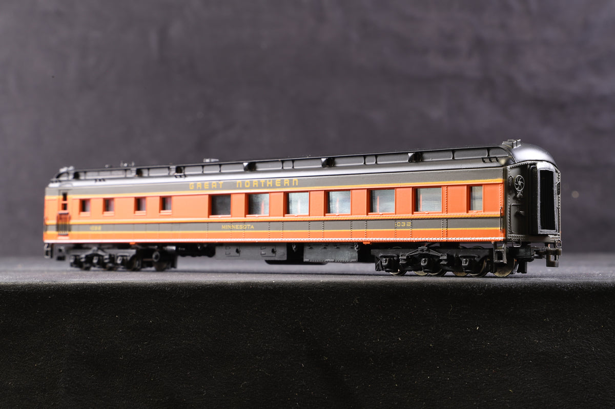 Spectrum HO Rake of 7 Great Northern Coaches, Inc. 89031, 32, 33, 34, 35, 36 &amp; 37