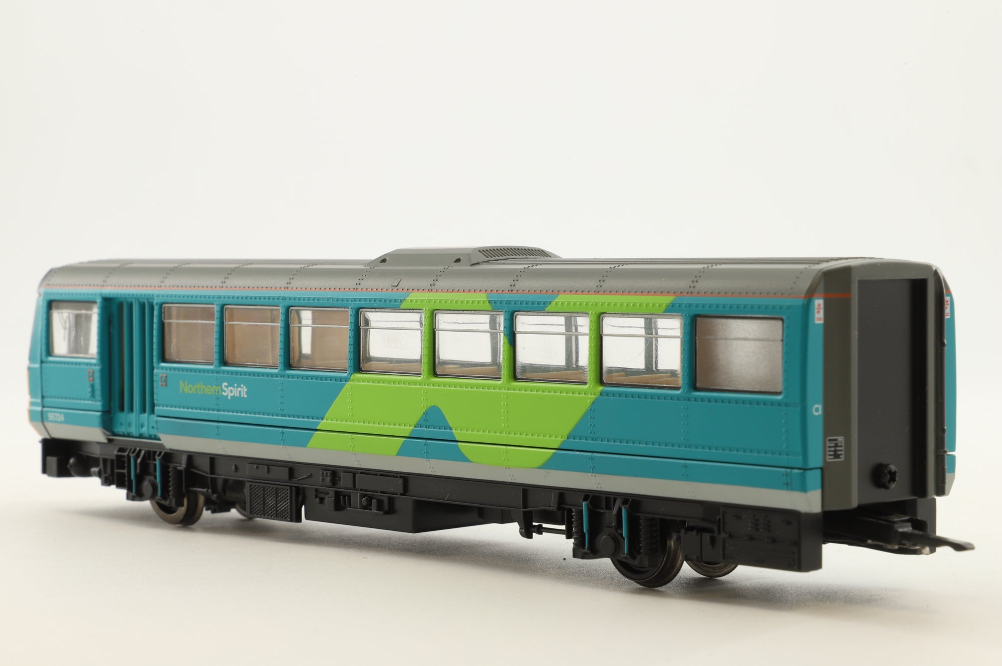 Hornby OO R2161 Pacer 2-Car DMU Northern Spirit Class 142 Railbus '142074'