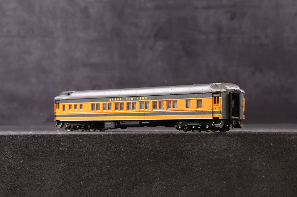 Rake Of 10 HO Great Northern Heavyweight Coaches