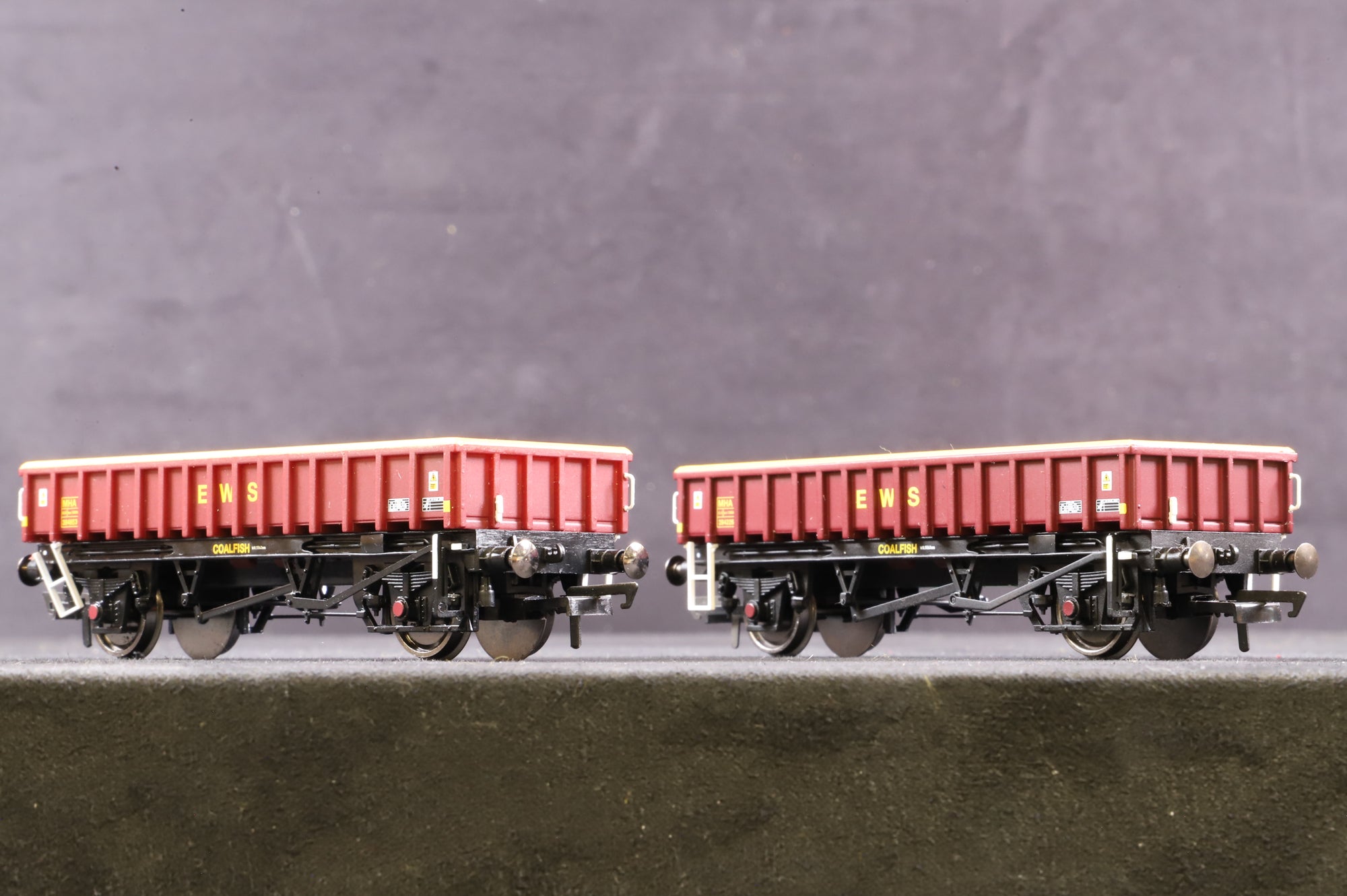Hornby OO R3399 EWS Freight Train Pack W/Class 67 EWS & 5 MHA Open Wagons