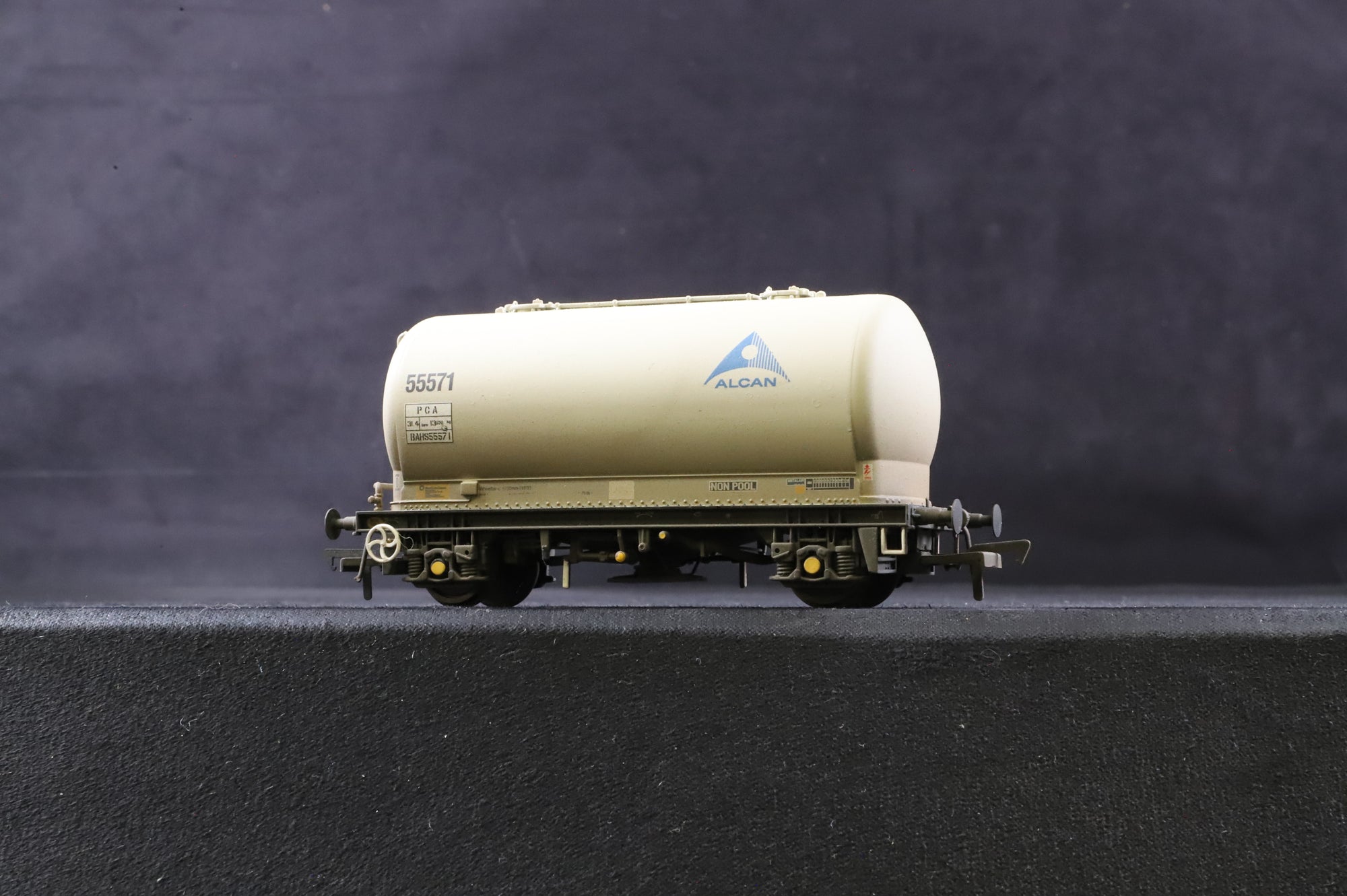 Bachmann OO Rake of 6 PCA Metalair Grey Wagons, Weathered, 38-652x5 & 651