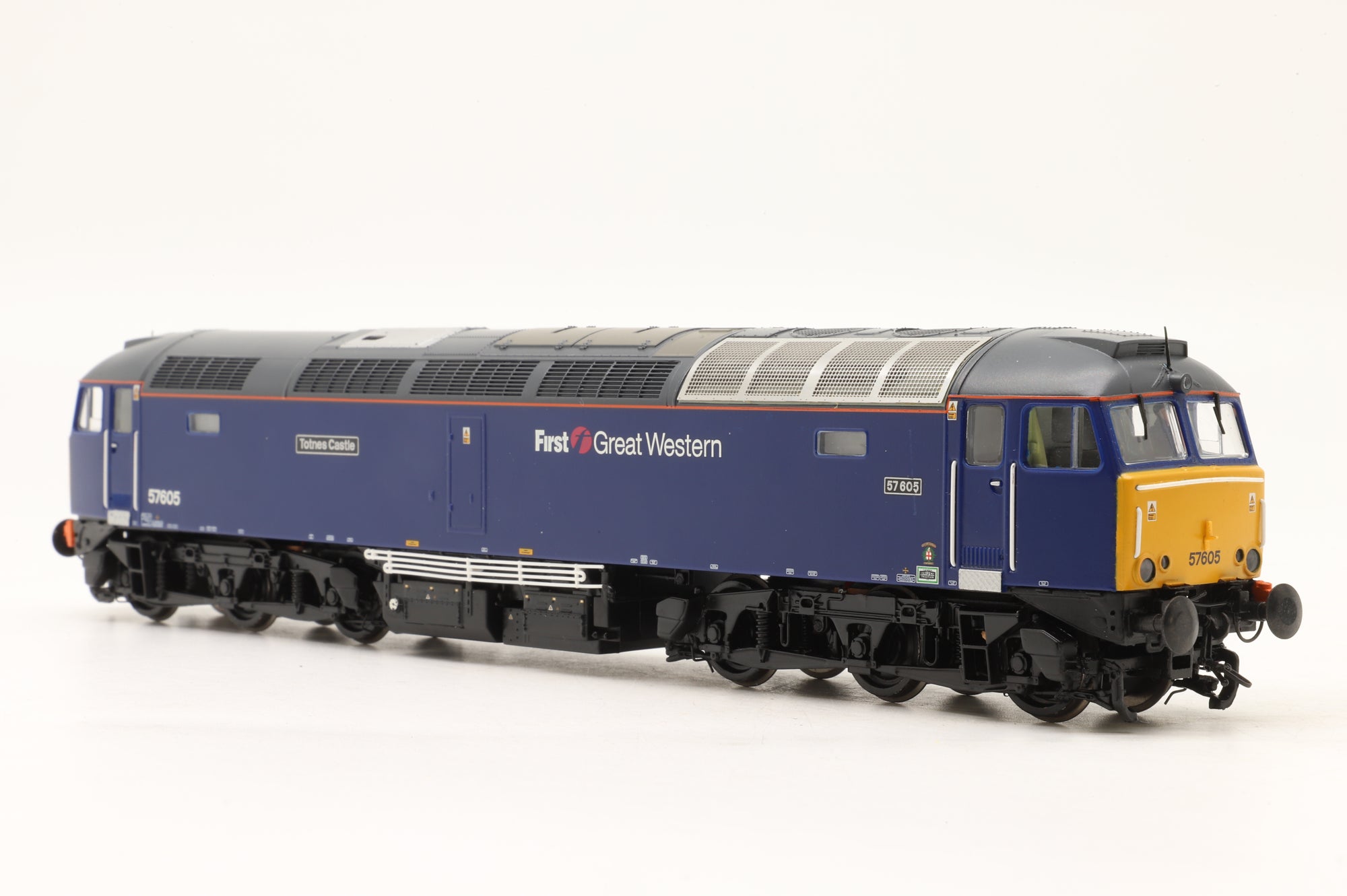 Bachmann OO 32-752Y CLass 57/6 57605 'Totnes Castle' in First Great Western Livery
