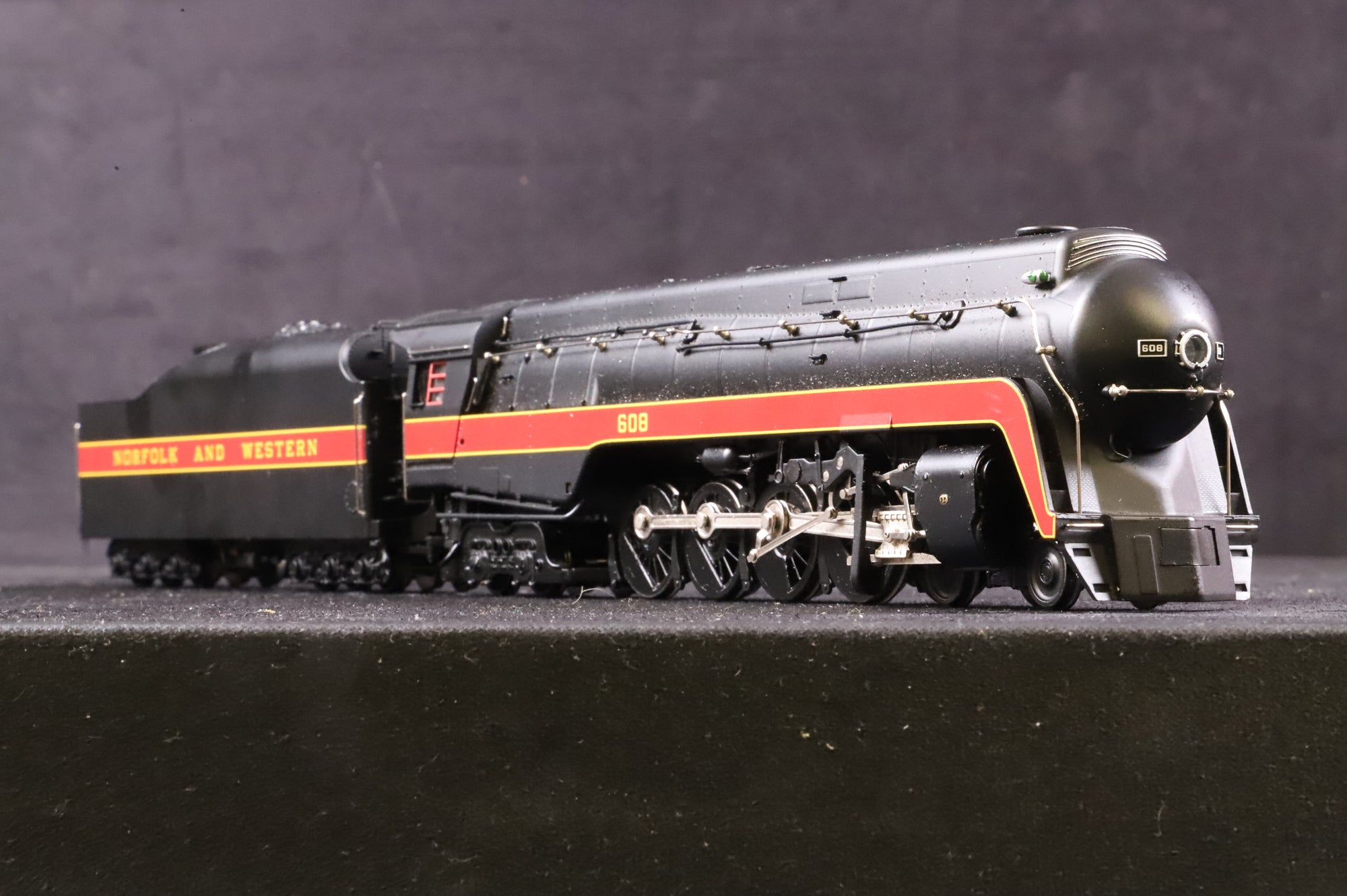 Spectrum HO 82105 '608' Norfolk & Western Class J Freight w/Dog House