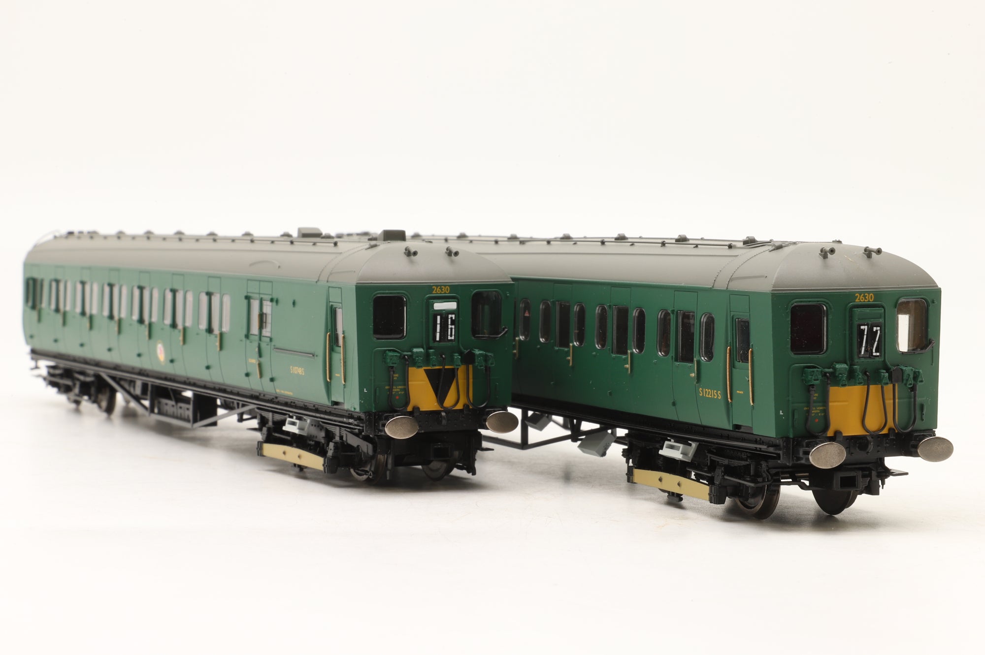 Hornby OO R3290A Class 2-HAL 2 Car EMU 2630 BR Green Small Yellow Panels