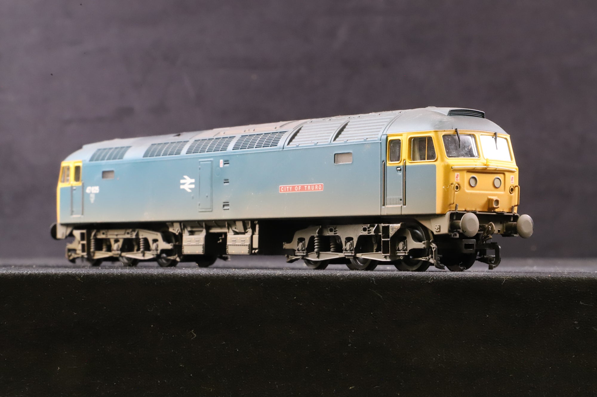 Bachmann OO 31-655TL Class 47 47625 'City of Truro' in BR Blue - Weathered