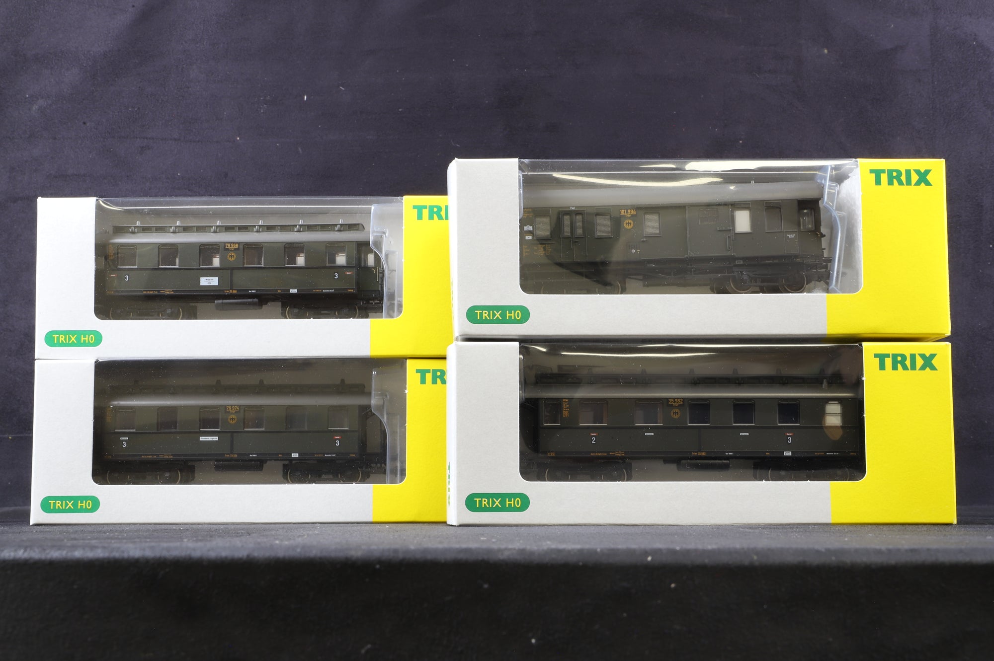 Trix HO 24353 4-Wheel Four Coach Set DRG