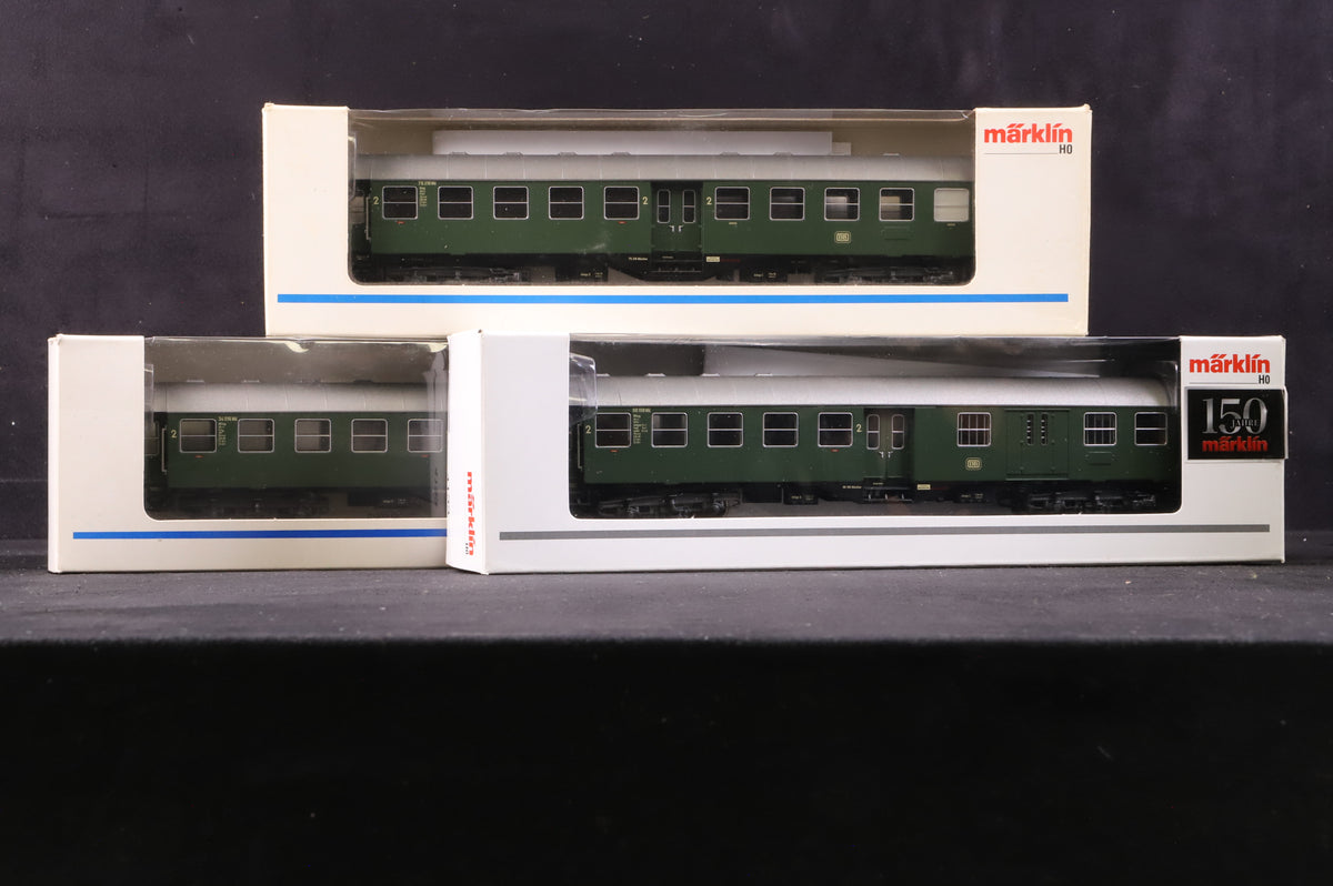 Marklin HO Rake Of 3 Green DB Coaches Inc. 4131, 4132 &amp; 4133
