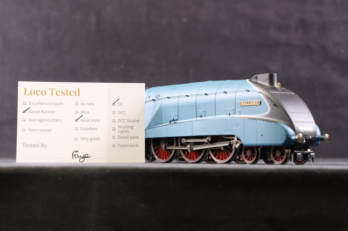 Hornby OO A4 Class &#39;4468&#39; &#39;Mallard&#39; &amp; 3 x LNER Teak Coaches