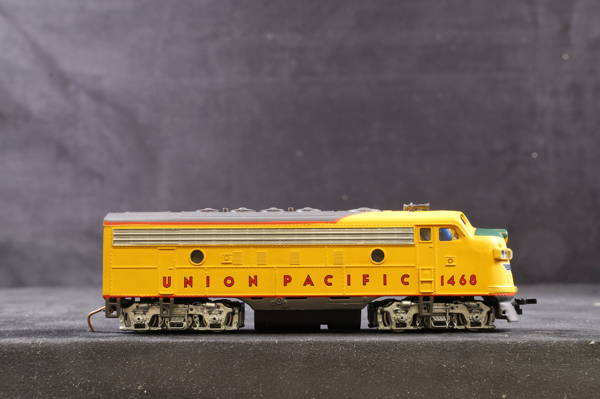 Bachmann Plus HO 31203/ 31205 EMD F7A &amp; B UP 1468