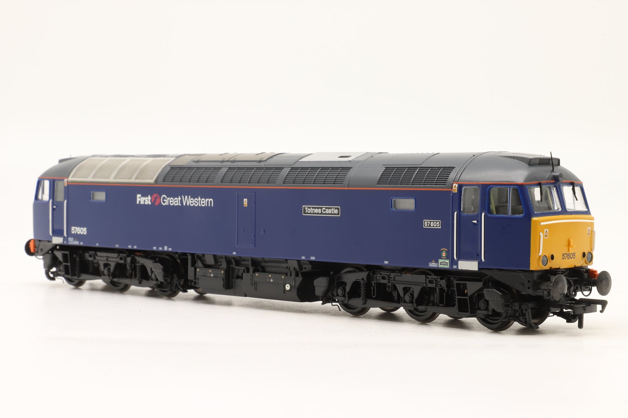 Bachmann OO 32-752Y CLass 57/6 57605 'Totnes Castle' in First Great Western Livery