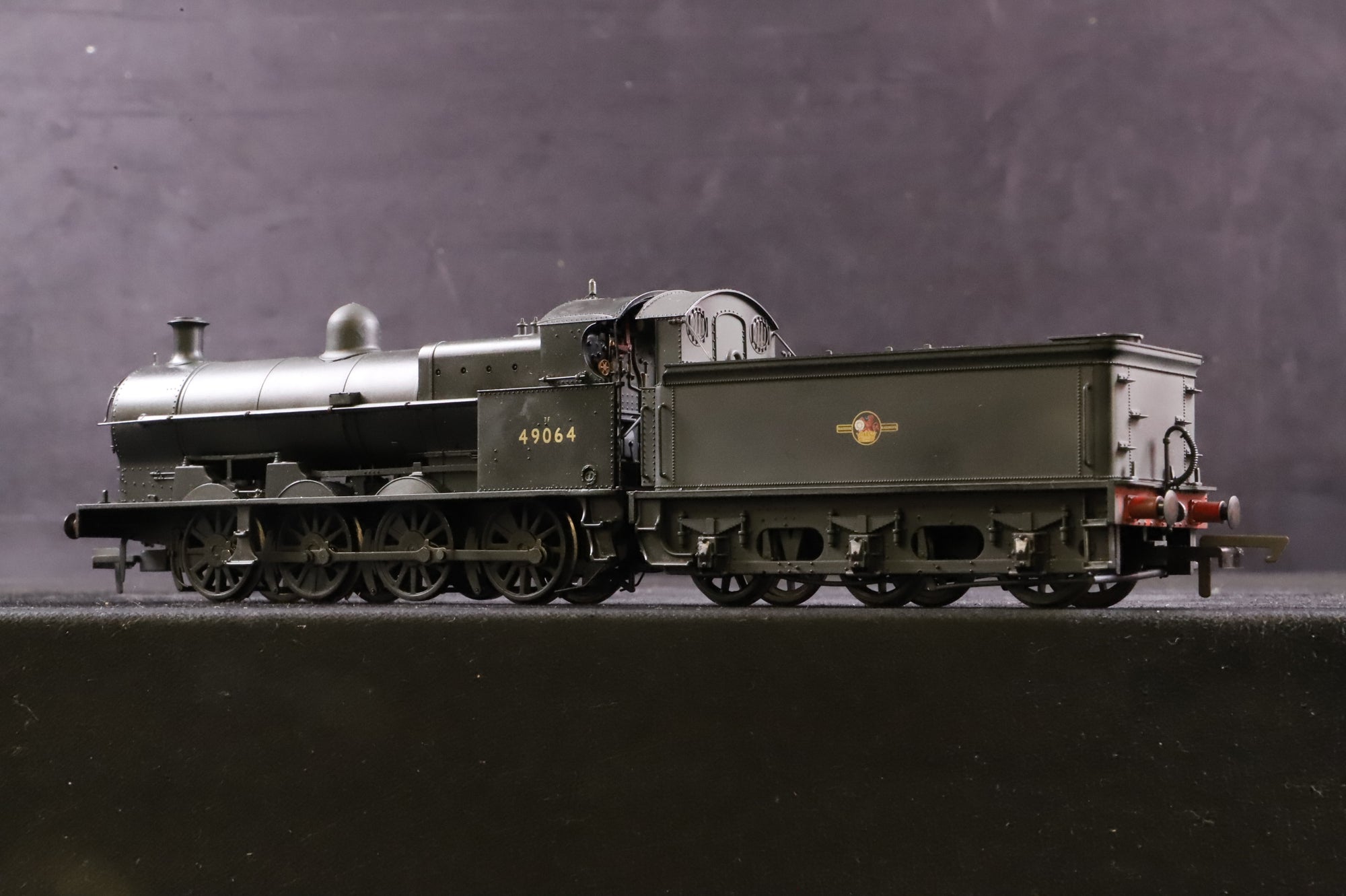 Bachmann OO Class G2A 49064 in BR Black w/ Tender Back Cab & Late Crests - Weathered