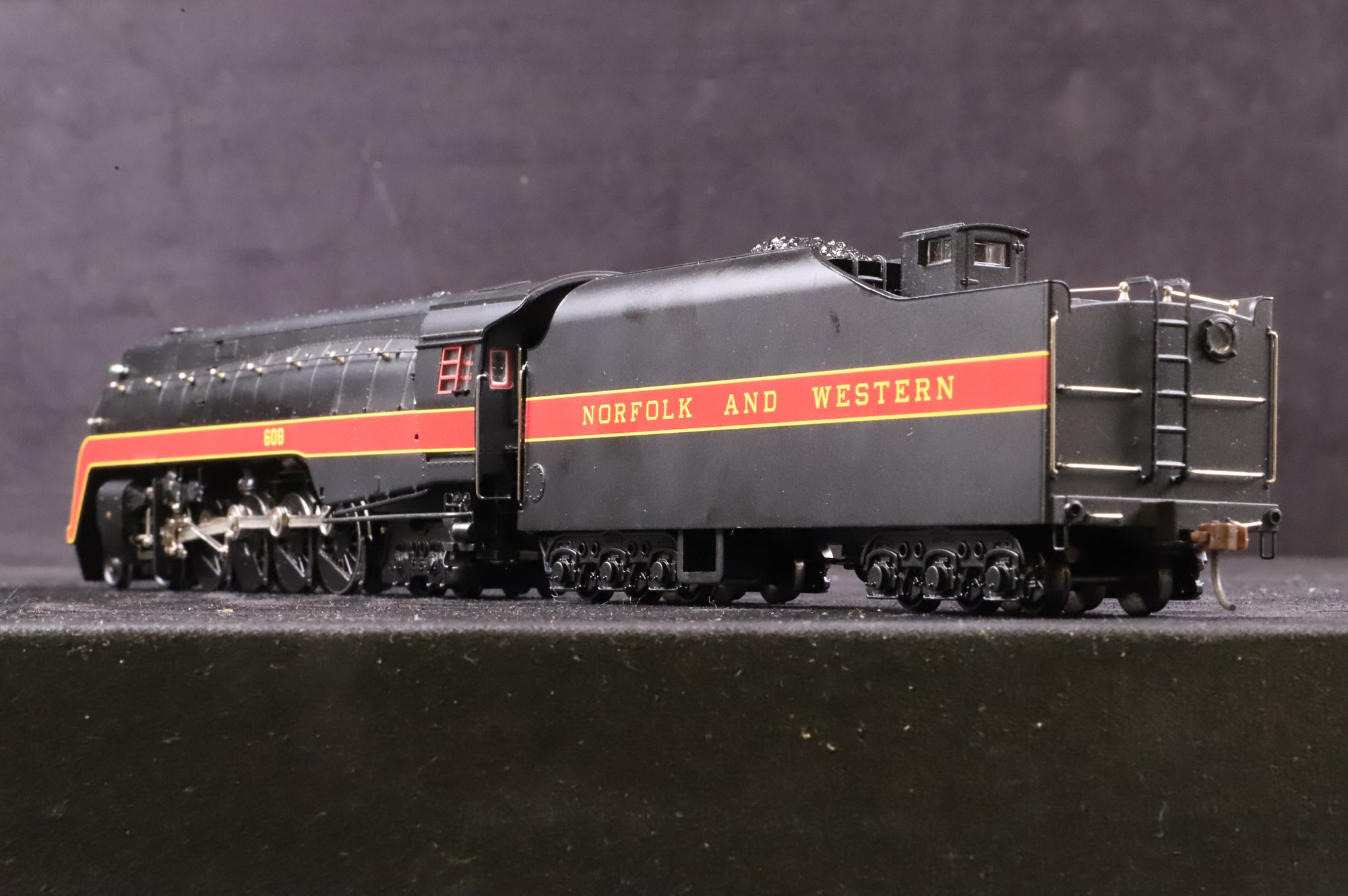 Spectrum HO 82105 '608' Norfolk & Western Class J Freight w/Dog House