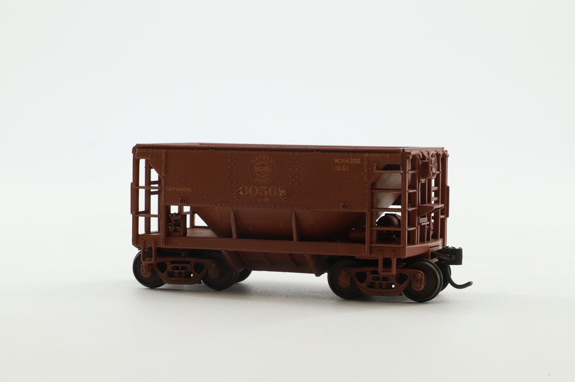 Walthers HO 6-Pack of 24' Michigan Ore Cars in DMIR Brown - Pro-Weathered/Customised