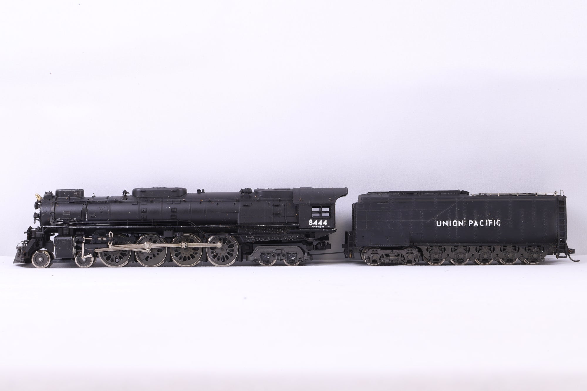 Rivarossi HO 1528 4-8-4 Union Pacific Steam Locomotive '8444'