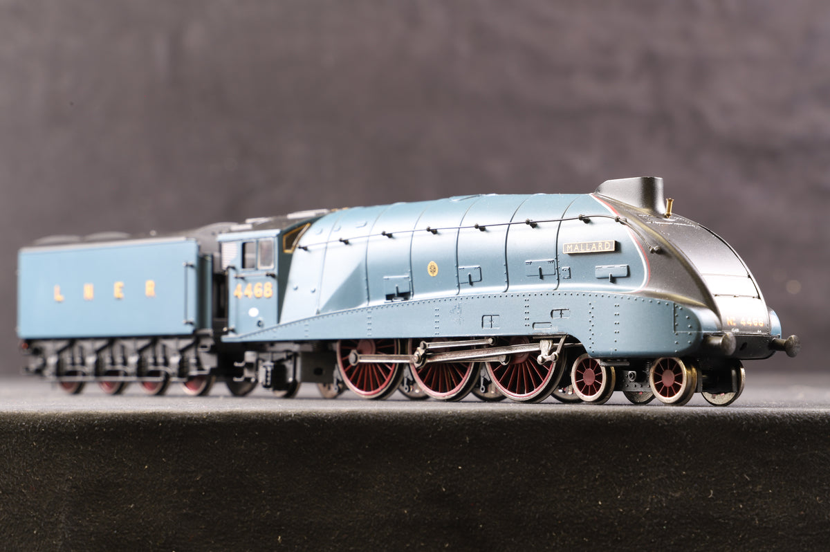 Bachmann OO 31-952 A4 Class &#39;4468&#39; &#39;Mallard&#39; LNER Garter Blue With Valances