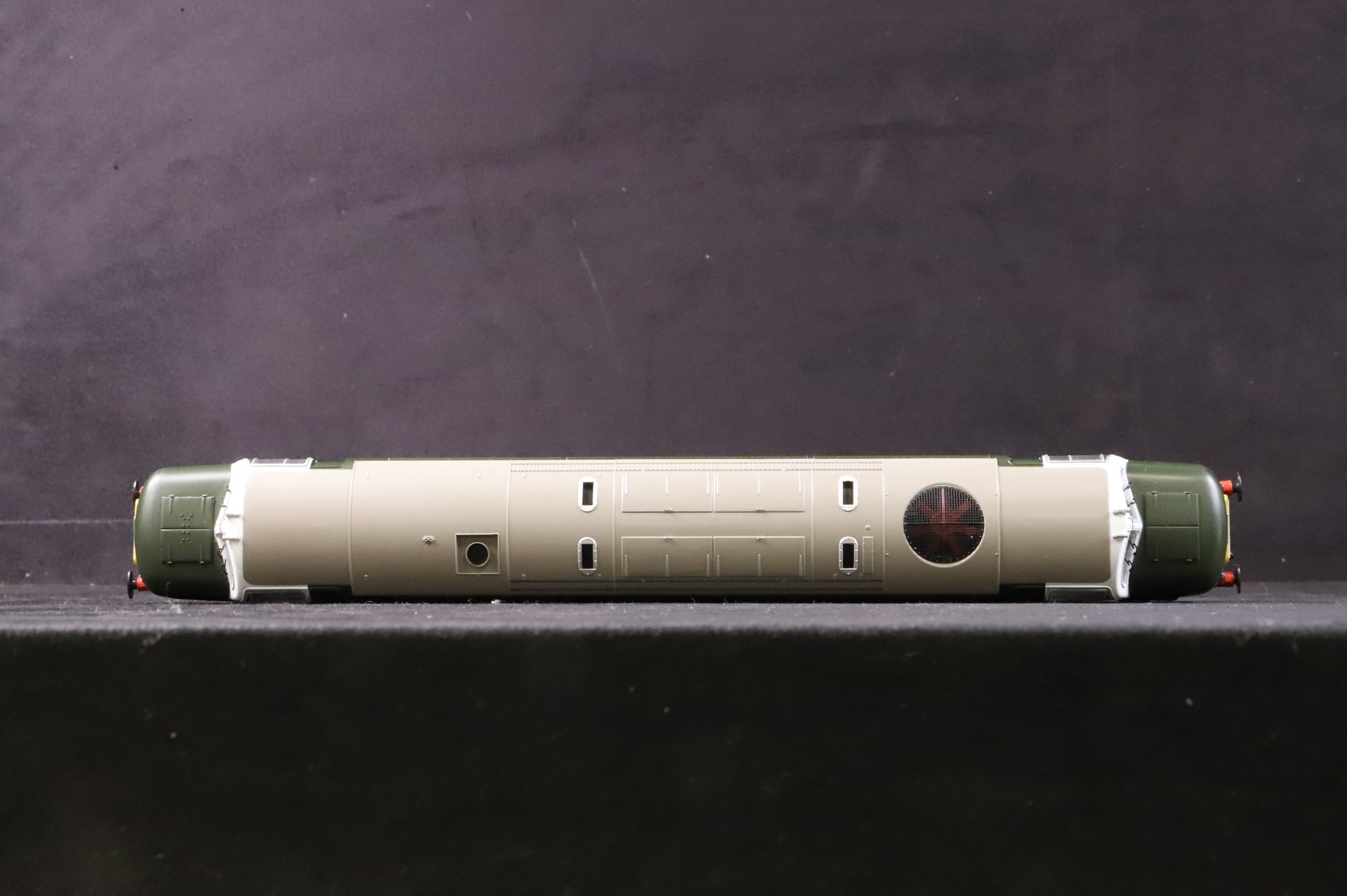 Heljan OO 4011 English Electric DP2 Prototype BR Two-Tone Green Ltd Ed 1841/ 2000