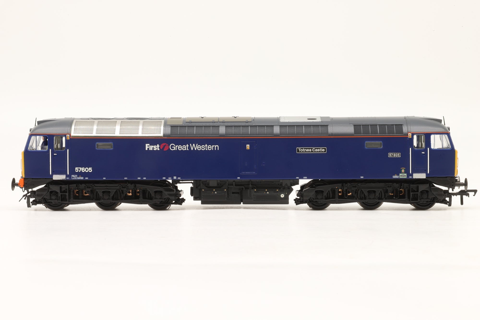 Bachmann OO 32-752Y CLass 57/6 57605 'Totnes Castle' in First Great Western Livery