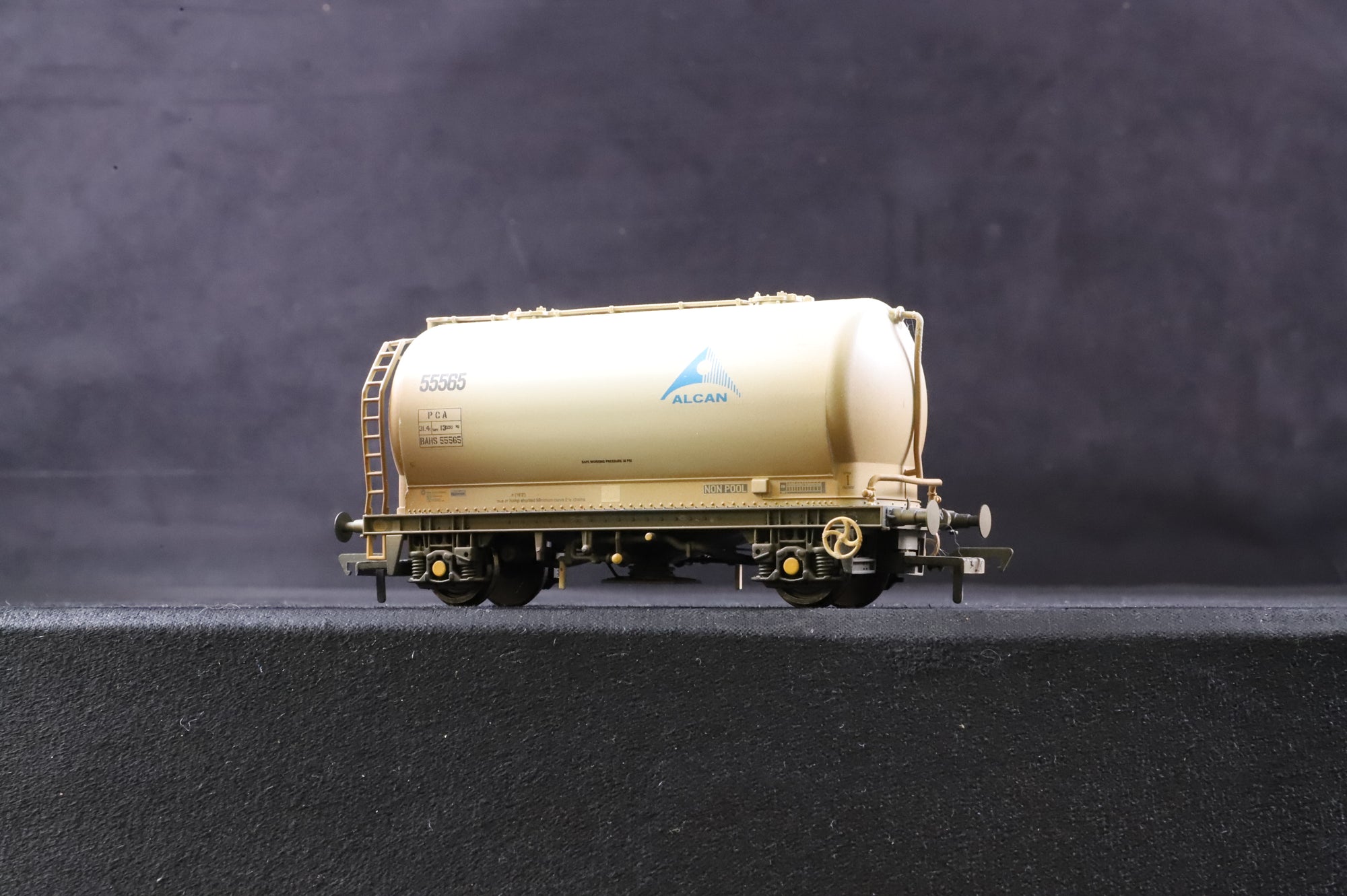 Bachmann OO Rake of 6 PCA Metalair Grey Wagons, Weathered, 38-652x5 & 651