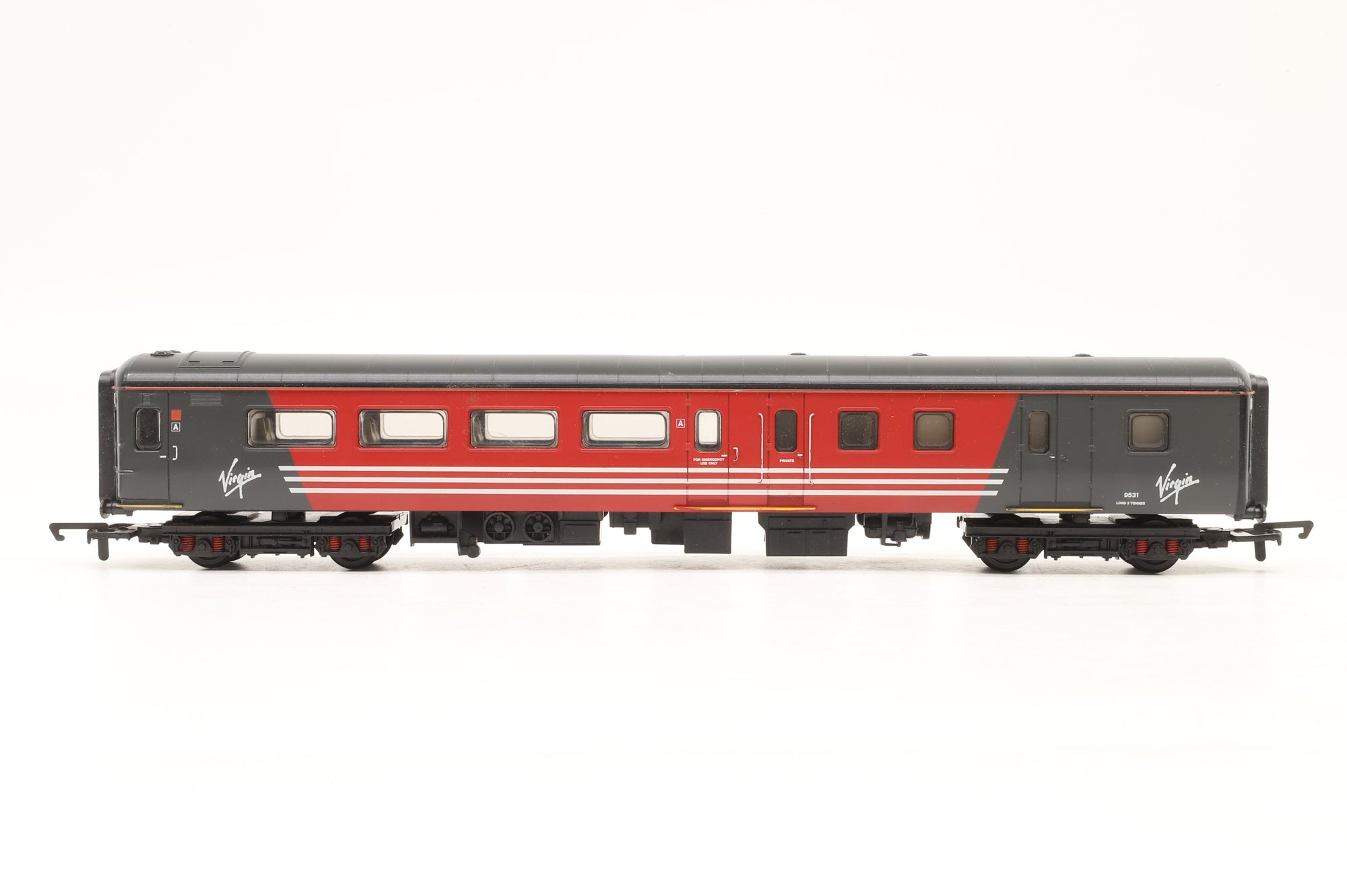 WORKSHOP Hornby OO Spirits of the North Class 47 Virgin Trains 'Pride of Shrewsbury' '47822' with 2 Mk 2d Coaches & 2-Car Class 142 Pacer Railbus Set '55724' & '55770'