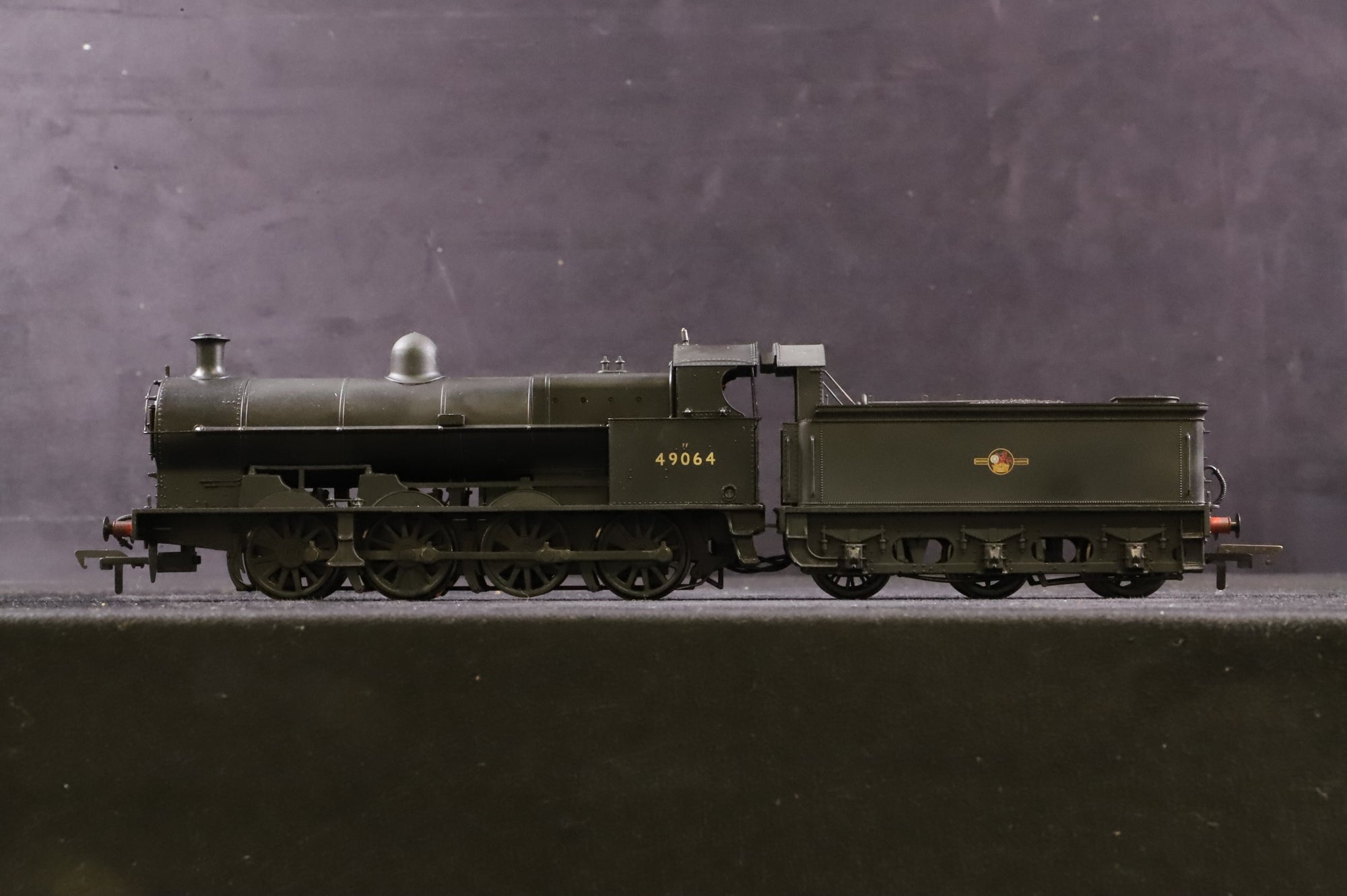 Bachmann OO Class G2A 49064 in BR Black w/ Tender Back Cab & Late Crests - Weathered