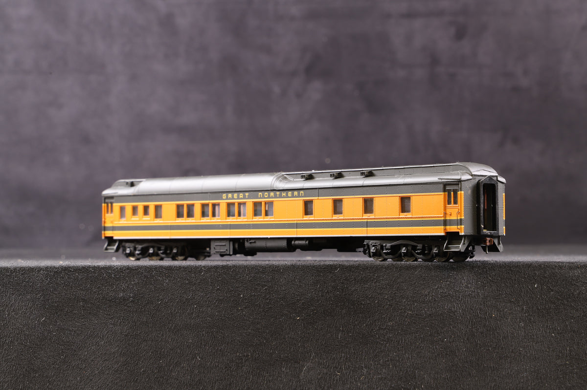 Rake Of 10 HO Great Northern Heavyweight Coaches