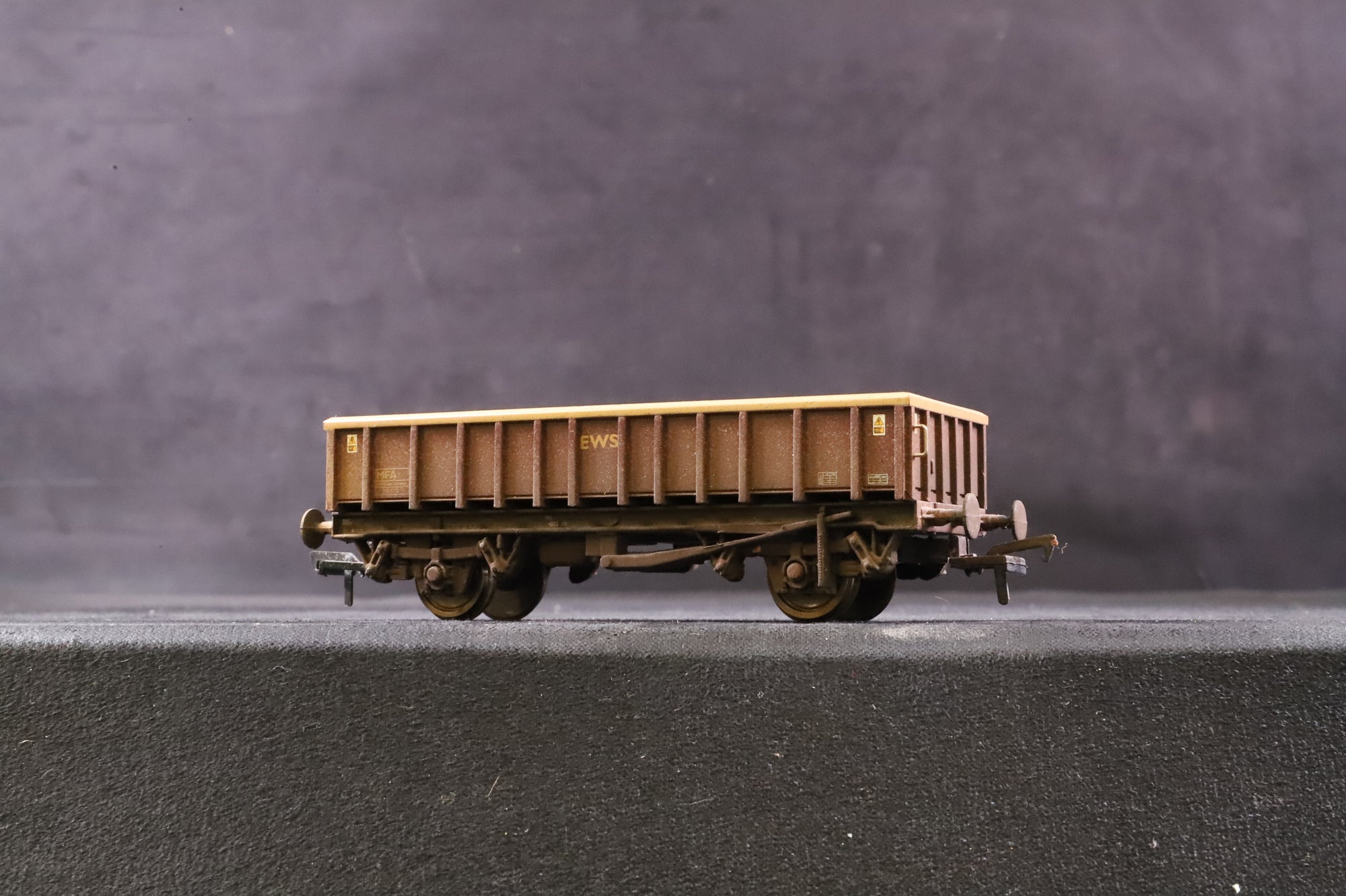 Bachmann OO Rake of 4 EWS MFA Open Box Mineral Wagons, Inc. 2 x 38-010B & 2 x38-013