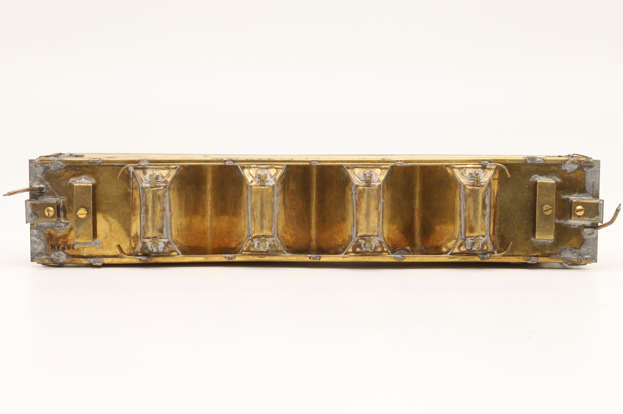 Walthers Inc. HO Brass 8851 Centre Flow Covered Hopper Car Body Unpainted